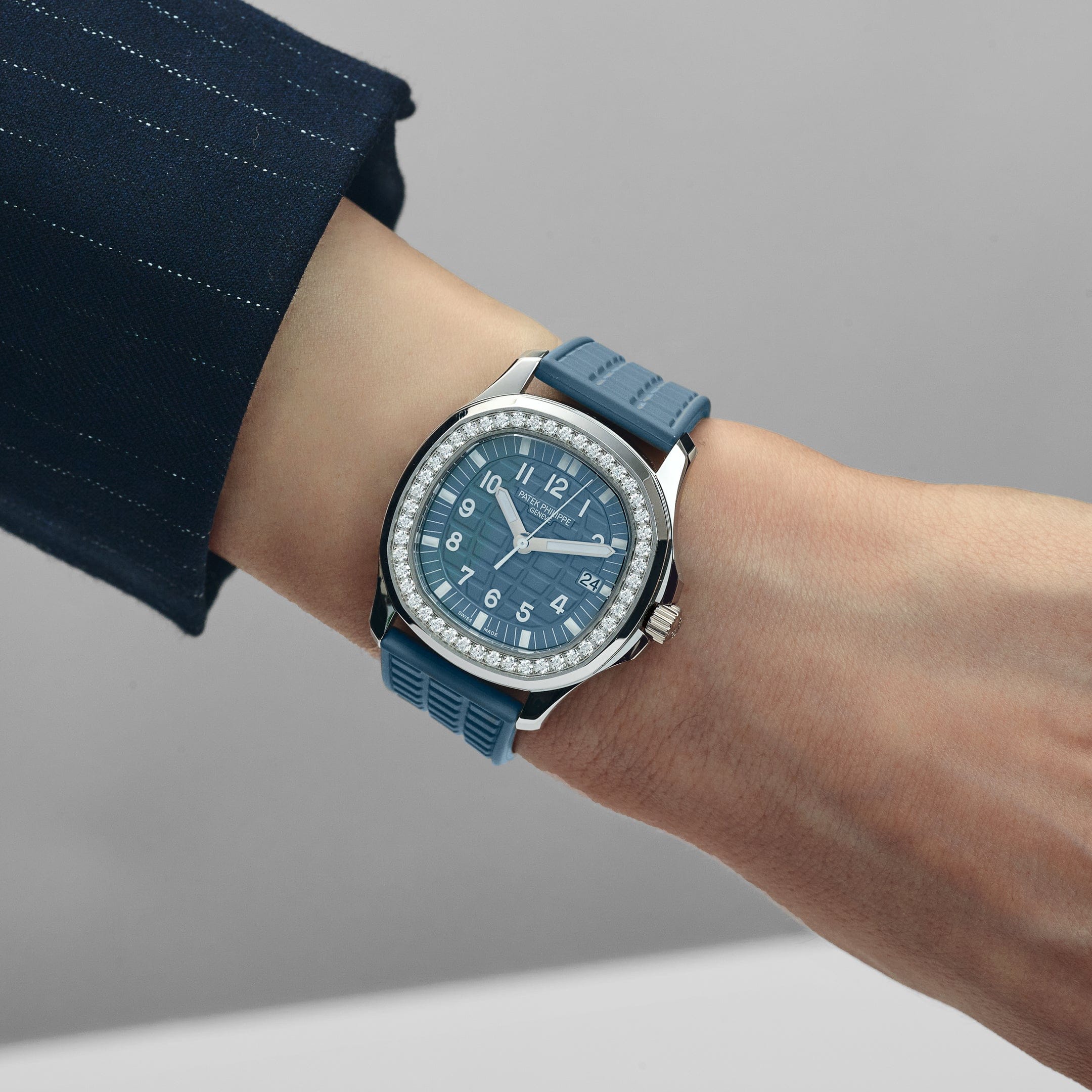 Patek Philippe Aquanaut Luce 5067A-025 'Ladies' Stainless Steel Blue Dial Diamond Bezel (2019)