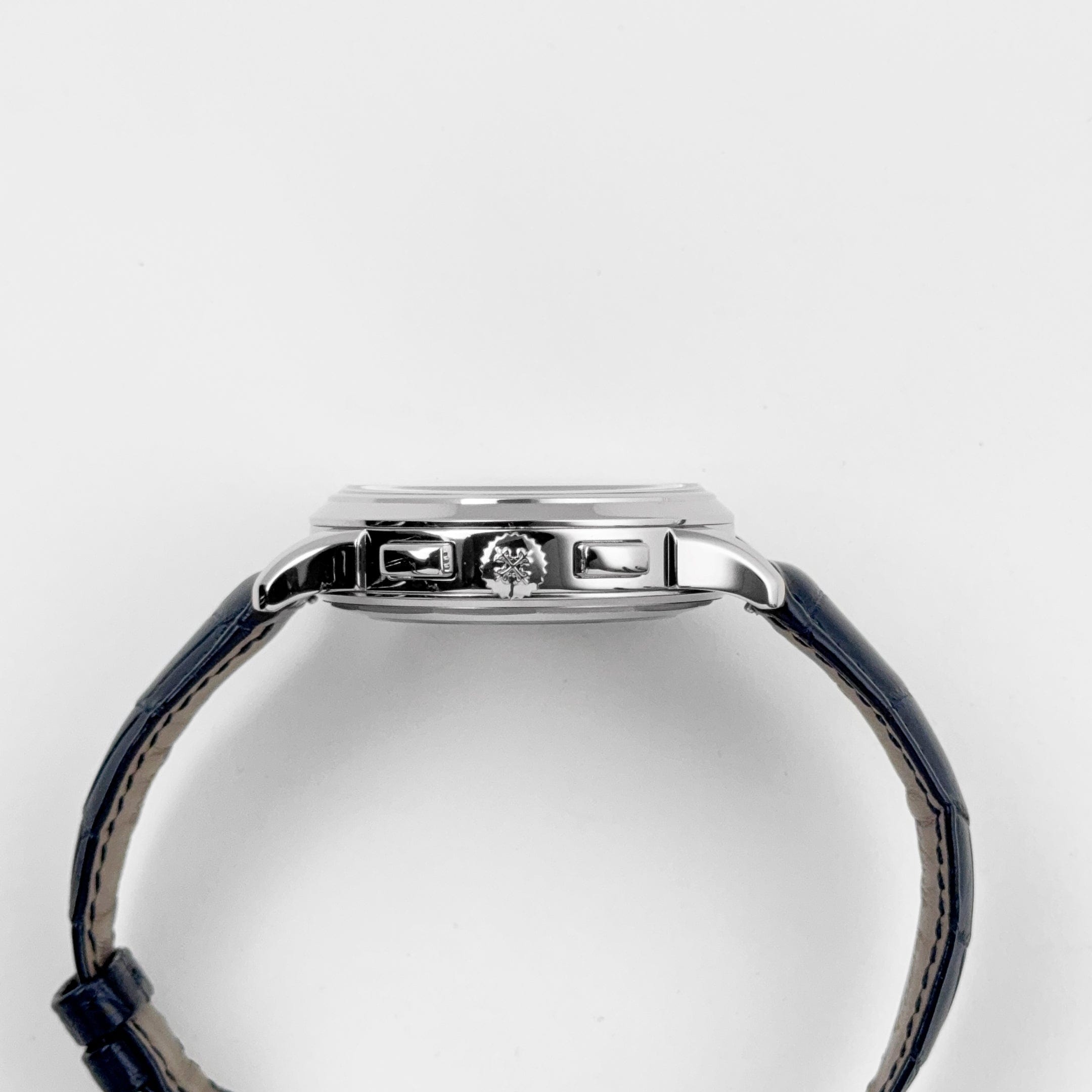 Patek Philippe Complications 5930G-010 World Time Flyback Chronograph White Gold Blue Dial (2019)