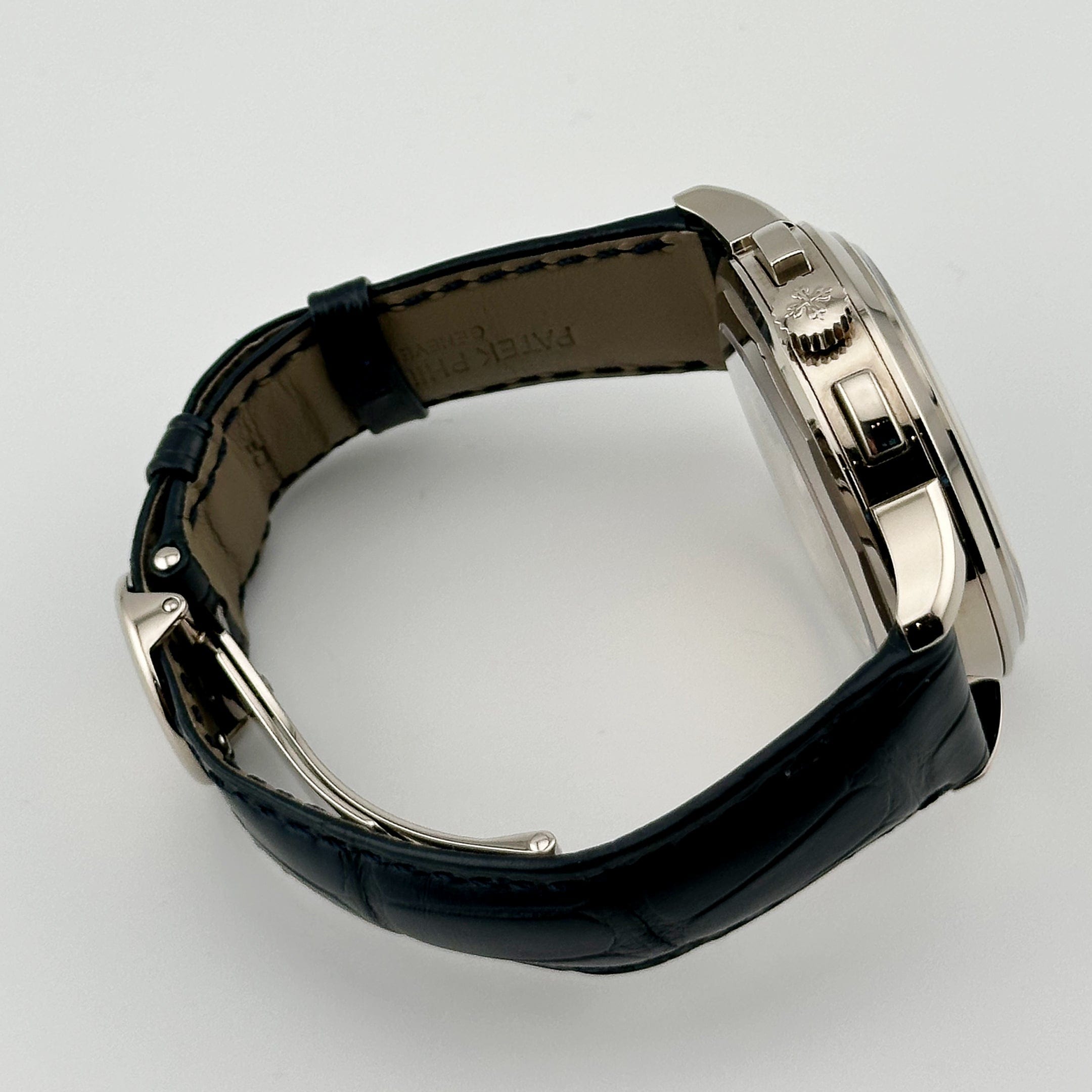 Patek Philippe Complications 5930G-010 World Time Flyback Chronograph White Gold Blue Dial (2022)