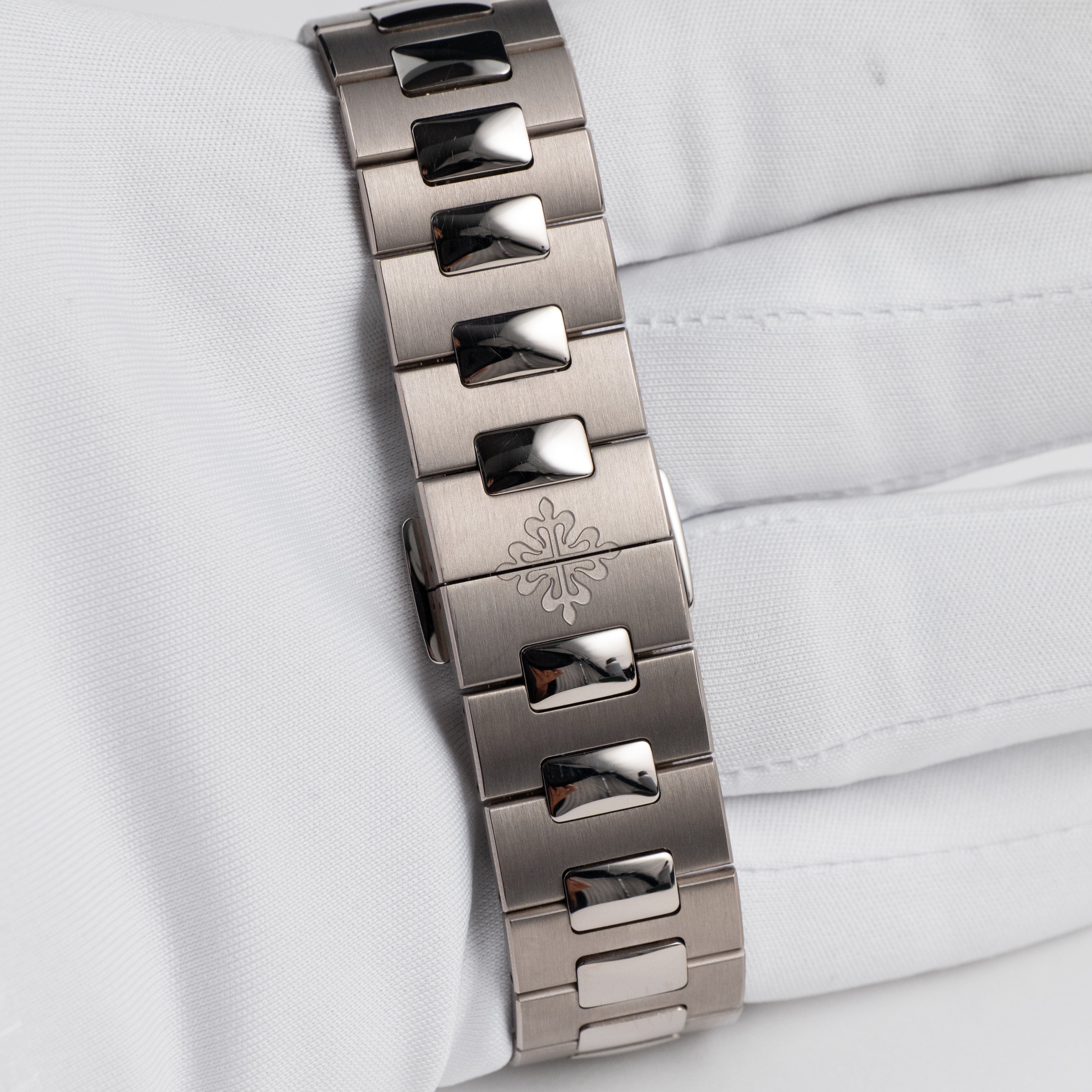 Patek Philippe Cubitus 7128/1G-001 White Gold Blue Dial (2025)