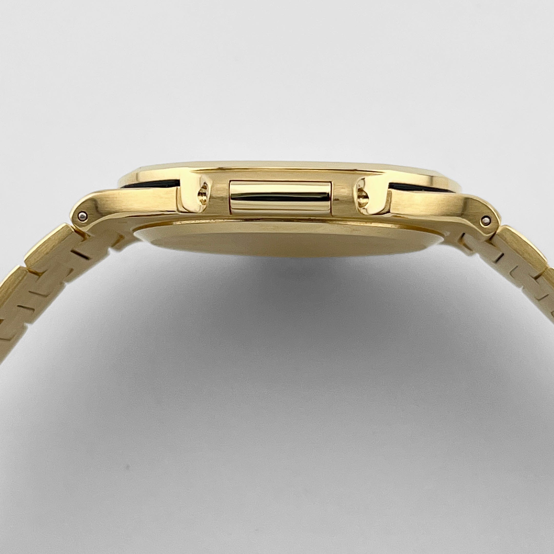 Patek Philippe Nautilus 3700/11 Vintage Yellow Gold Black Ribbed Dial (1983)