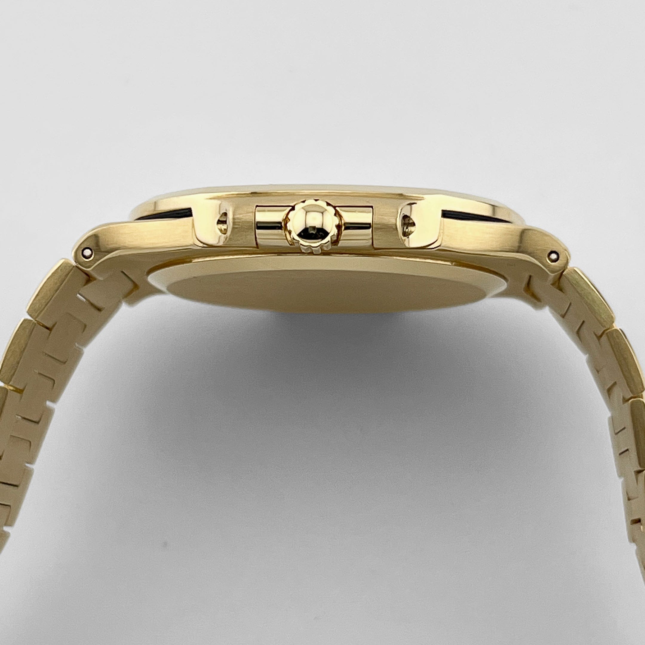 Patek Philippe Nautilus 3700/11 Vintage Yellow Gold Black Ribbed Dial (1983)