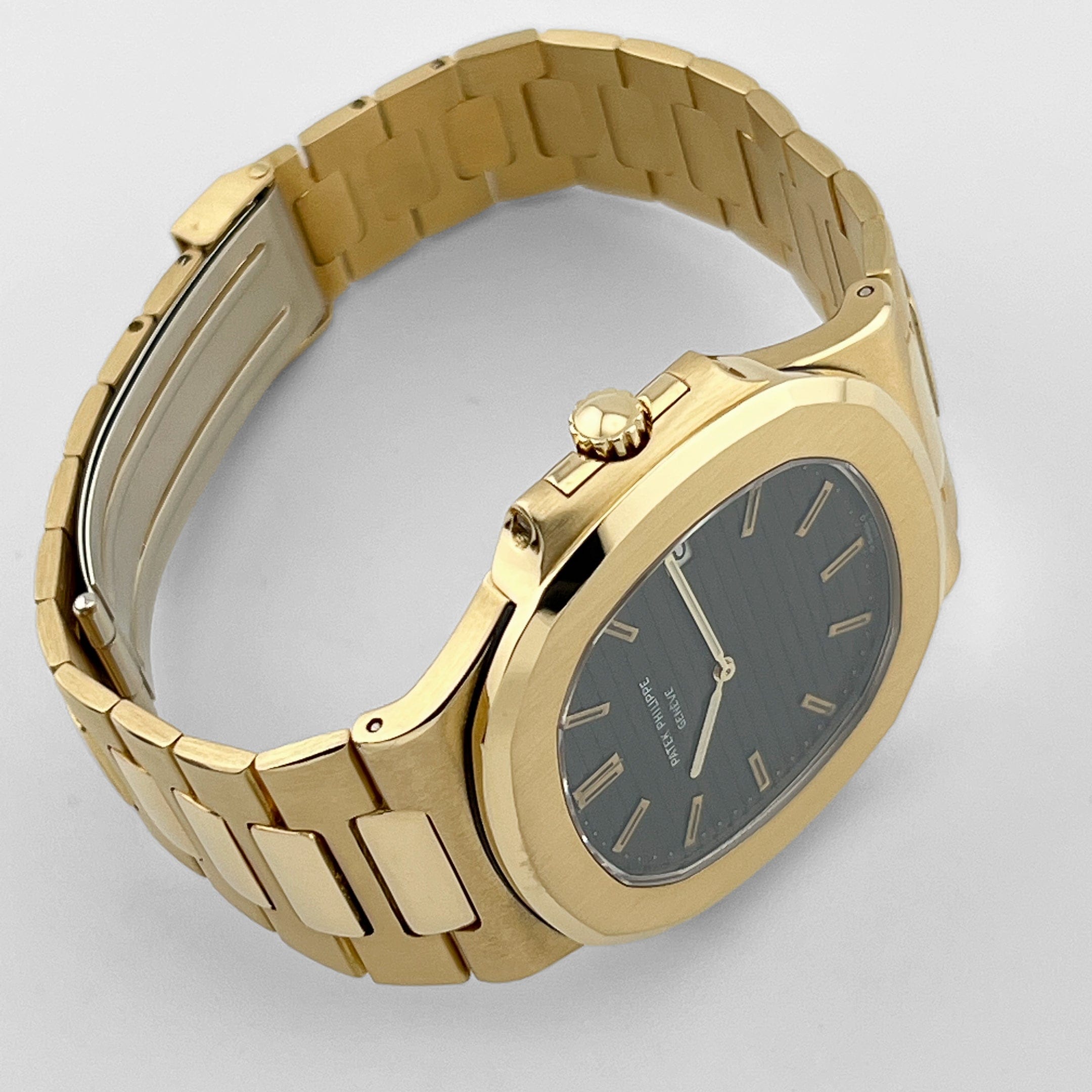 Patek Philippe Nautilus 3700/11 Vintage Yellow Gold Black Ribbed Dial (1983)