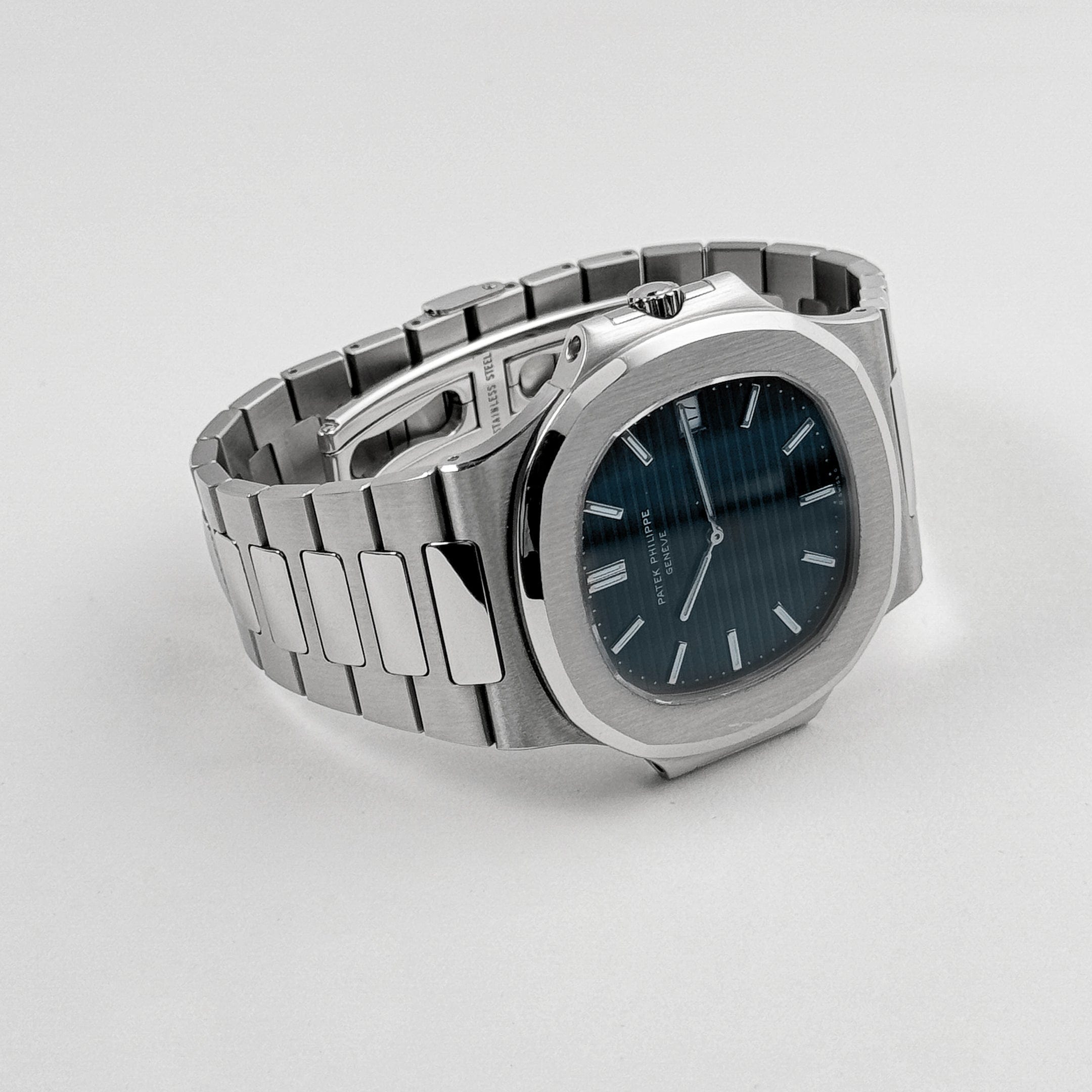 Patek Philippe Nautilus 3700/1A 'Jumbo' Stainless Steel Blue Dial