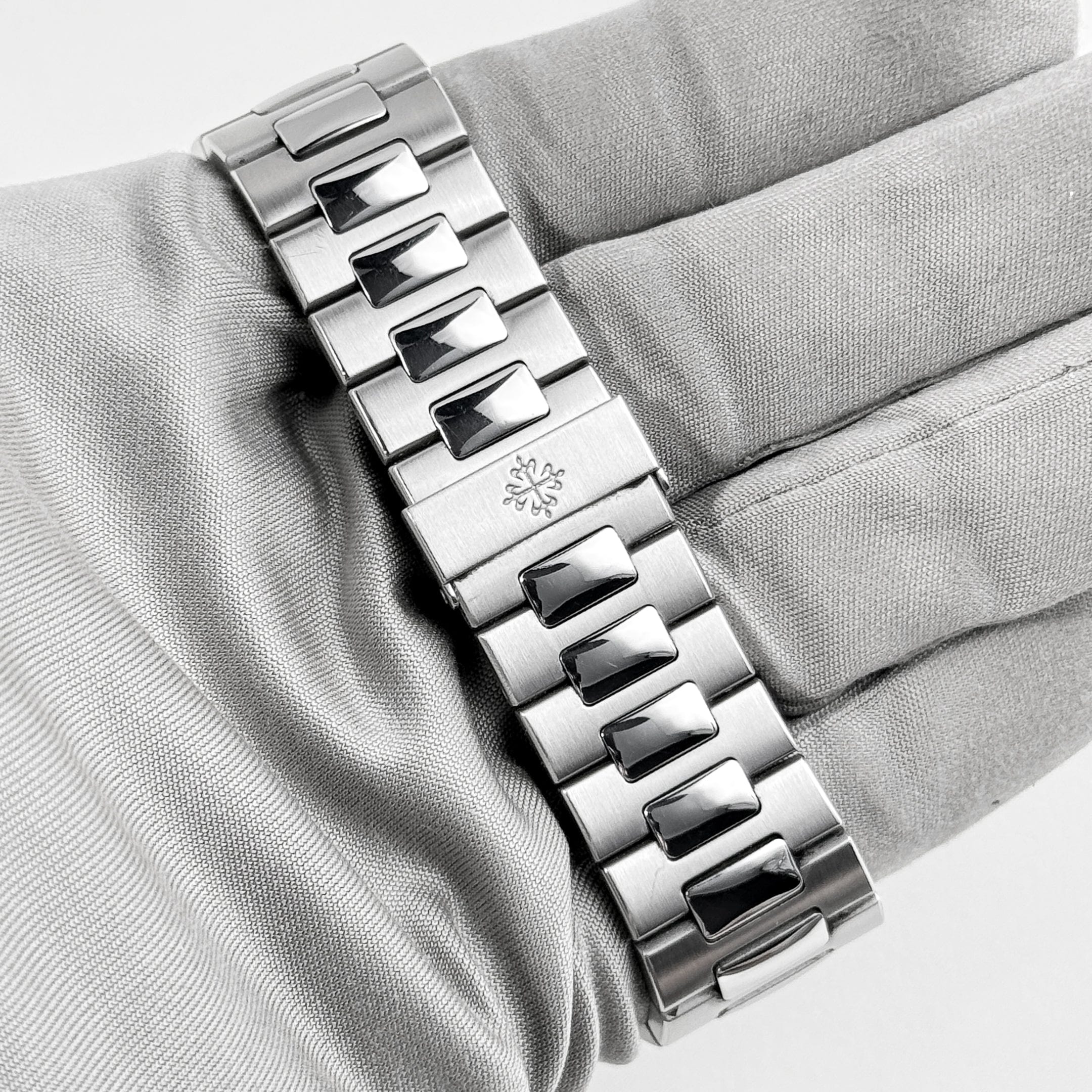 Patek Philippe Nautilus 5711/1A-011 Stainless Steel White Dial (2018)