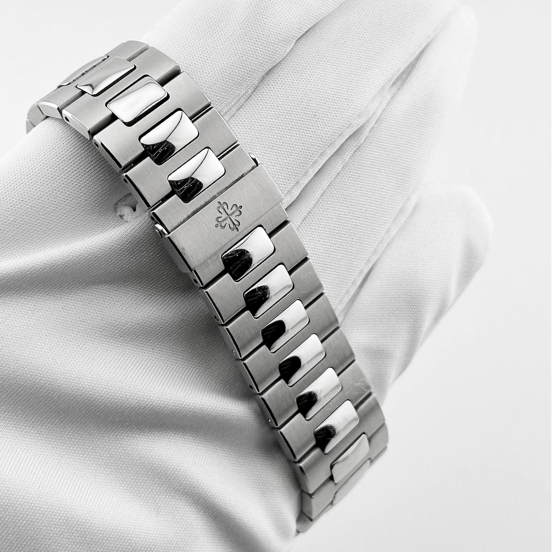 Patek Philippe Nautilus 5712/1A-001 Stainless Steel Blue Dial Moon Phases (2023)