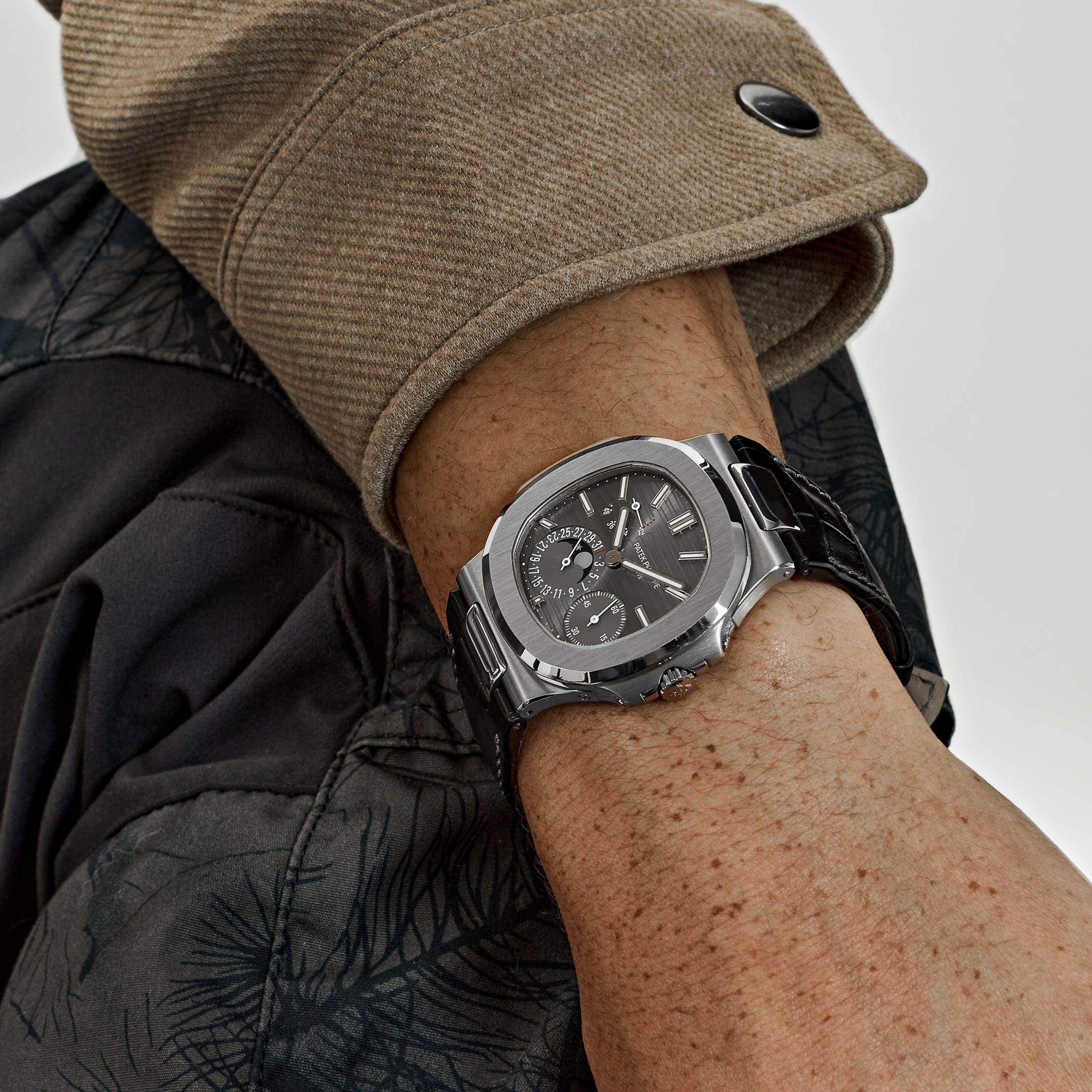 Patek Philippe Nautilus 5712G-001 White Gold Grey Dial Moon Phases (2019)