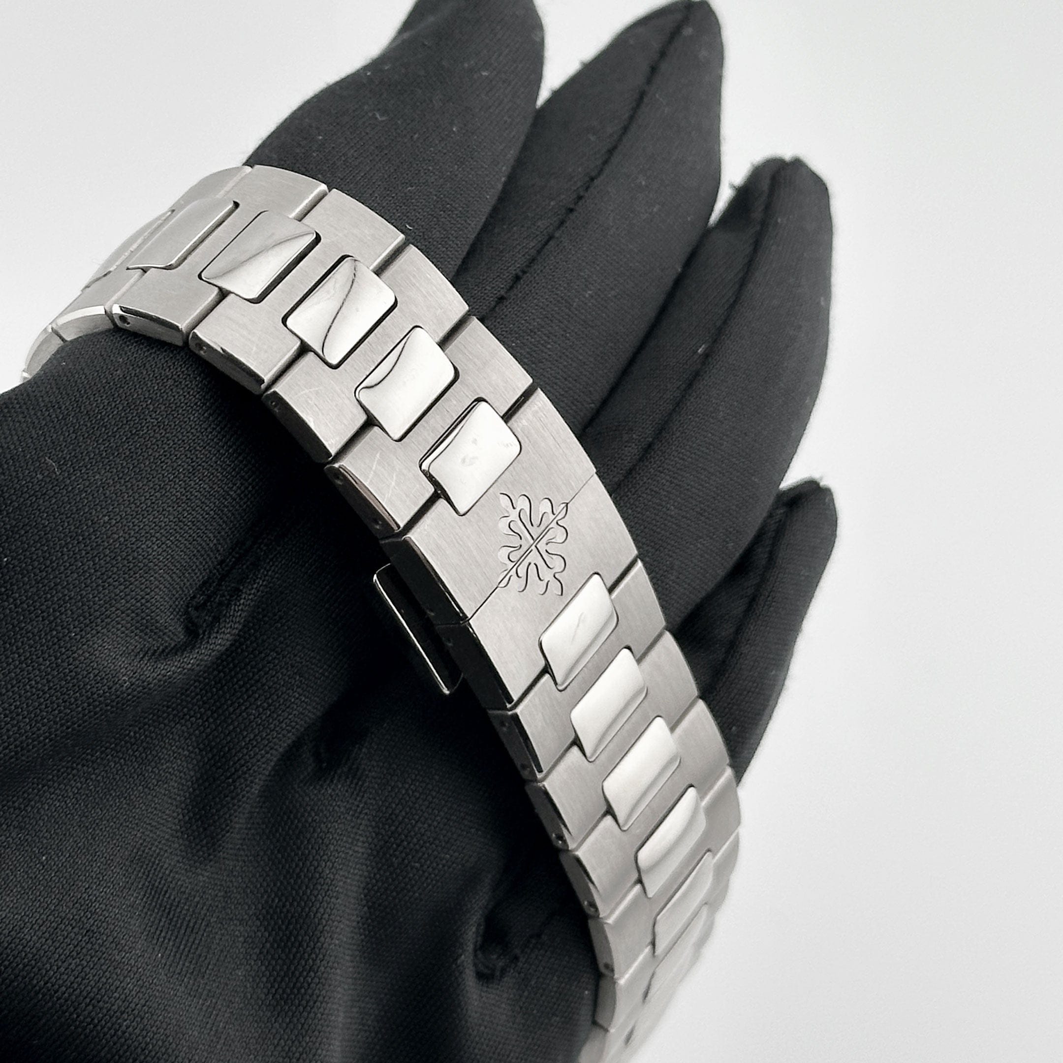 Patek Philippe Nautilus 5811/1G-001 White Gold Blue Dial (2024)