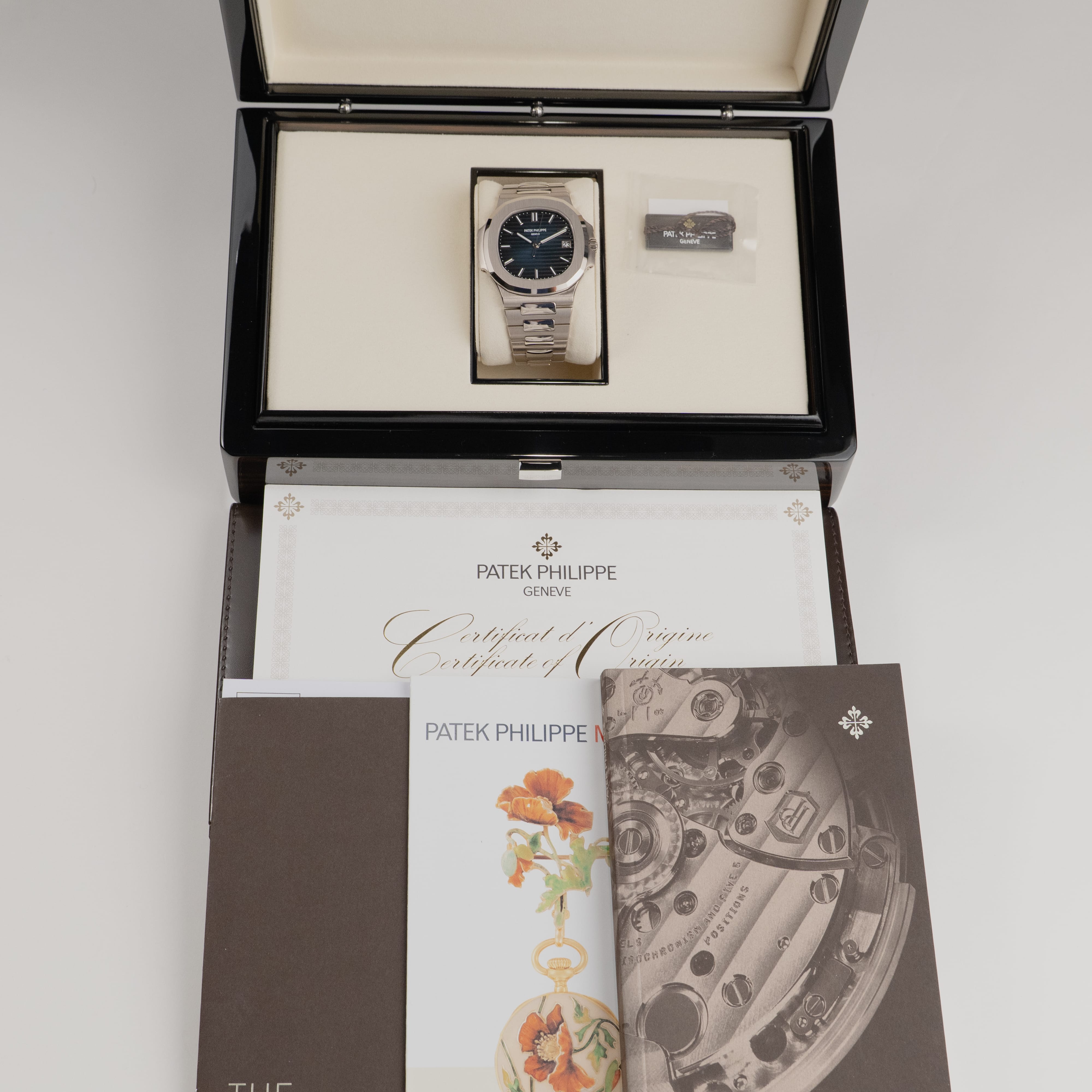 Patek Philippe Nautilus 5811/1G-001 White Gold Blue Dial (2024)
