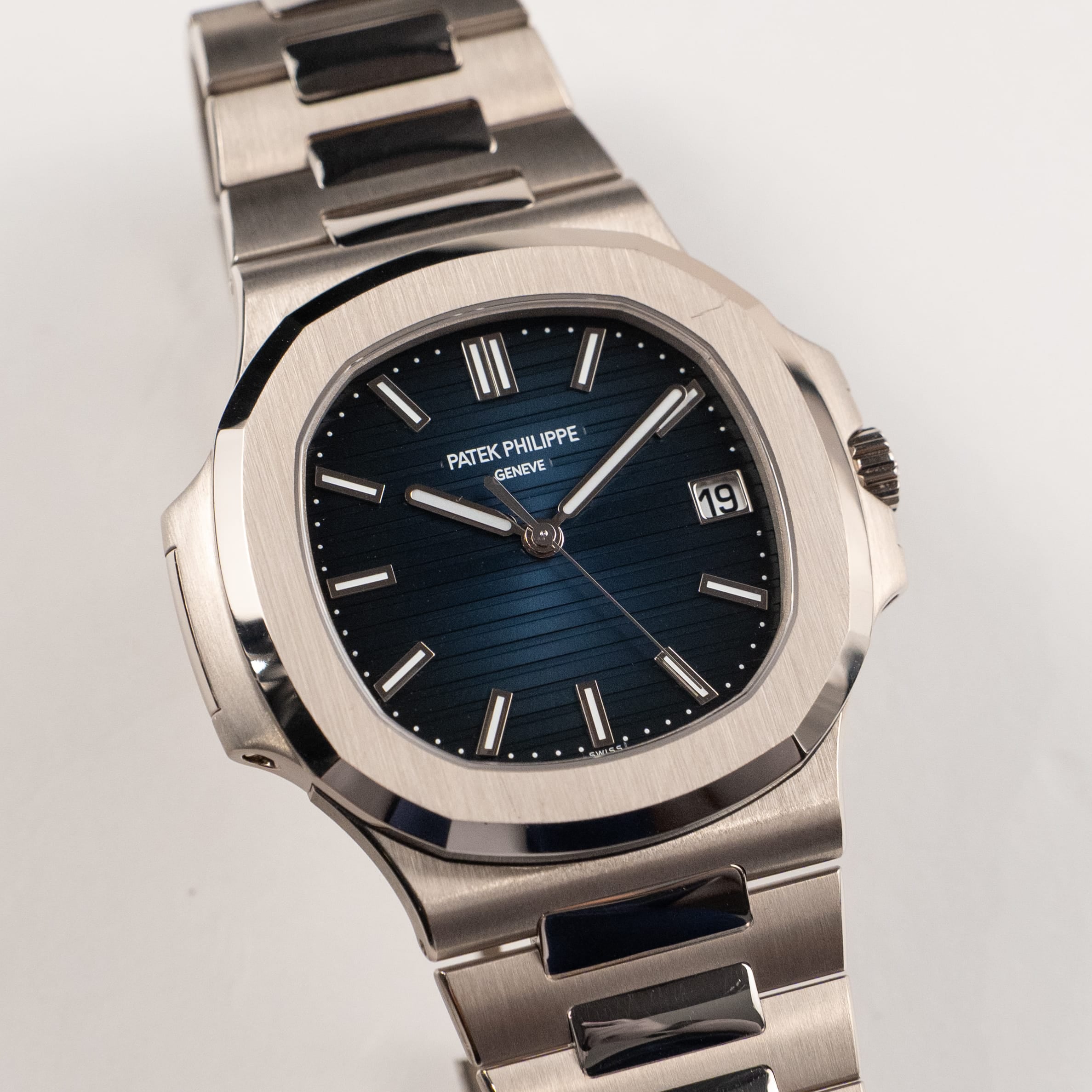 Patek Philippe Nautilus 5811/1G-001 White Gold Blue Dial (2024)