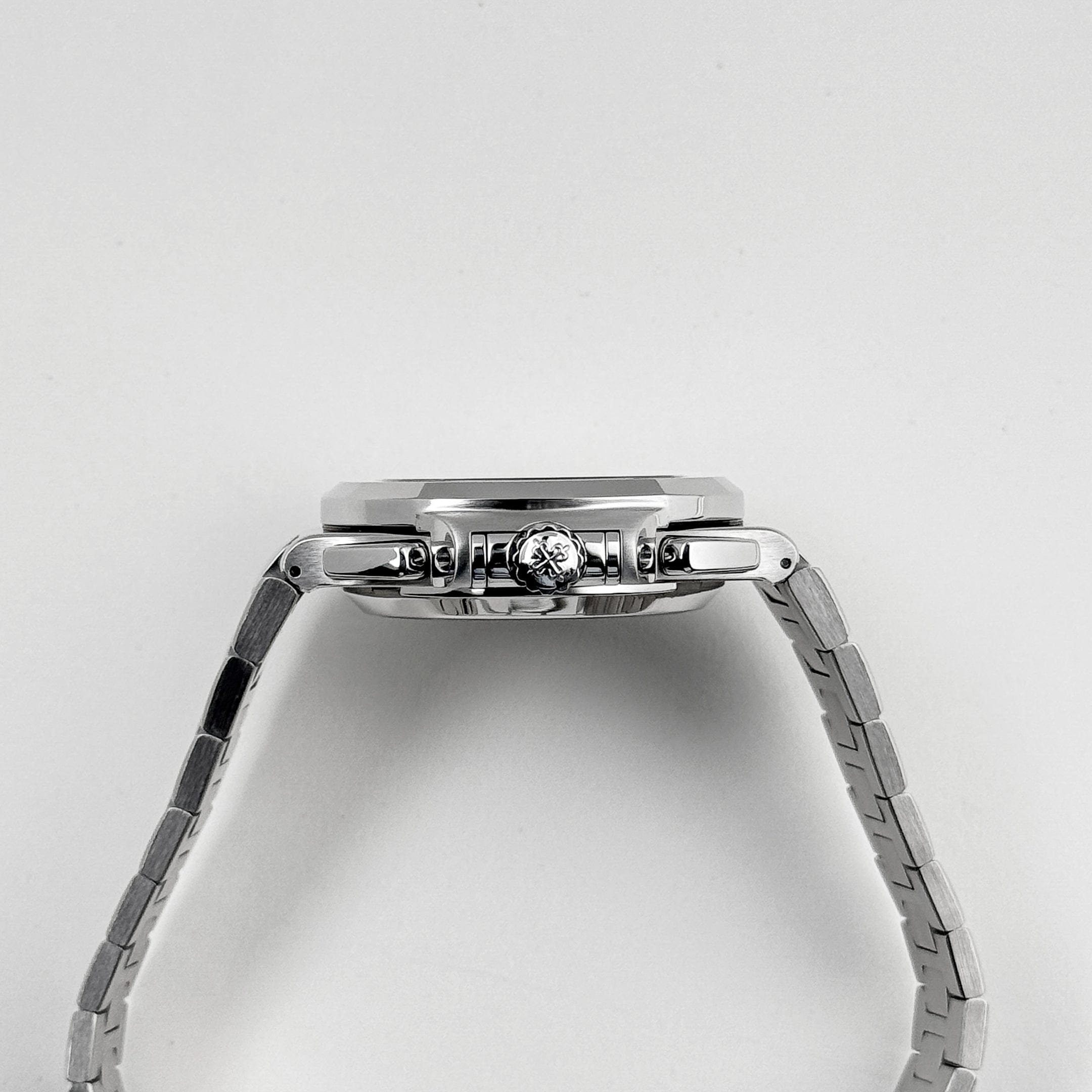 Patek Philippe Nautilus 5980/1A-014 Chronograph Stainless Steel Grey Dial (2013)