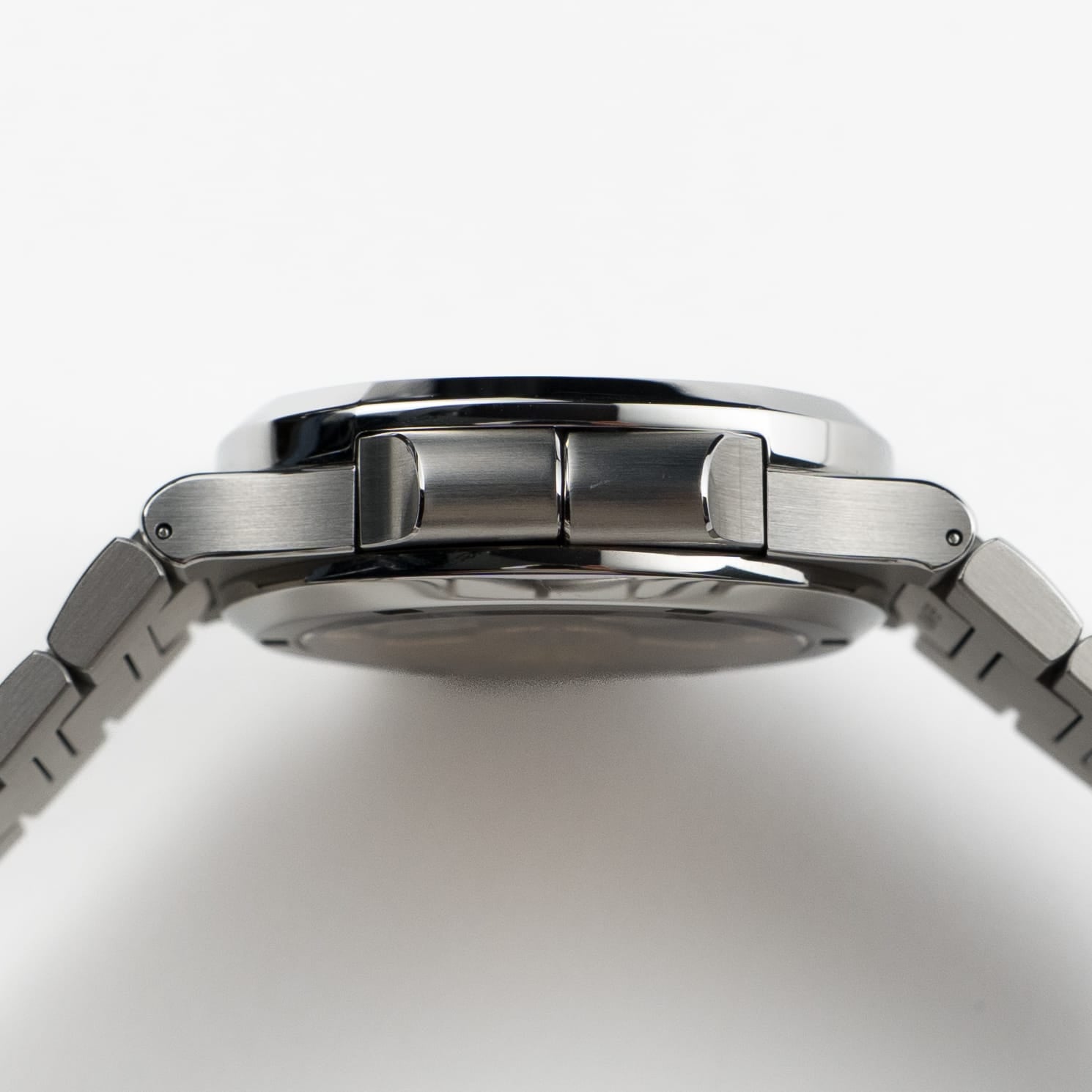 Patek Philippe Nautilus 5990/1A-001 Travel Time Chronograph (2018)