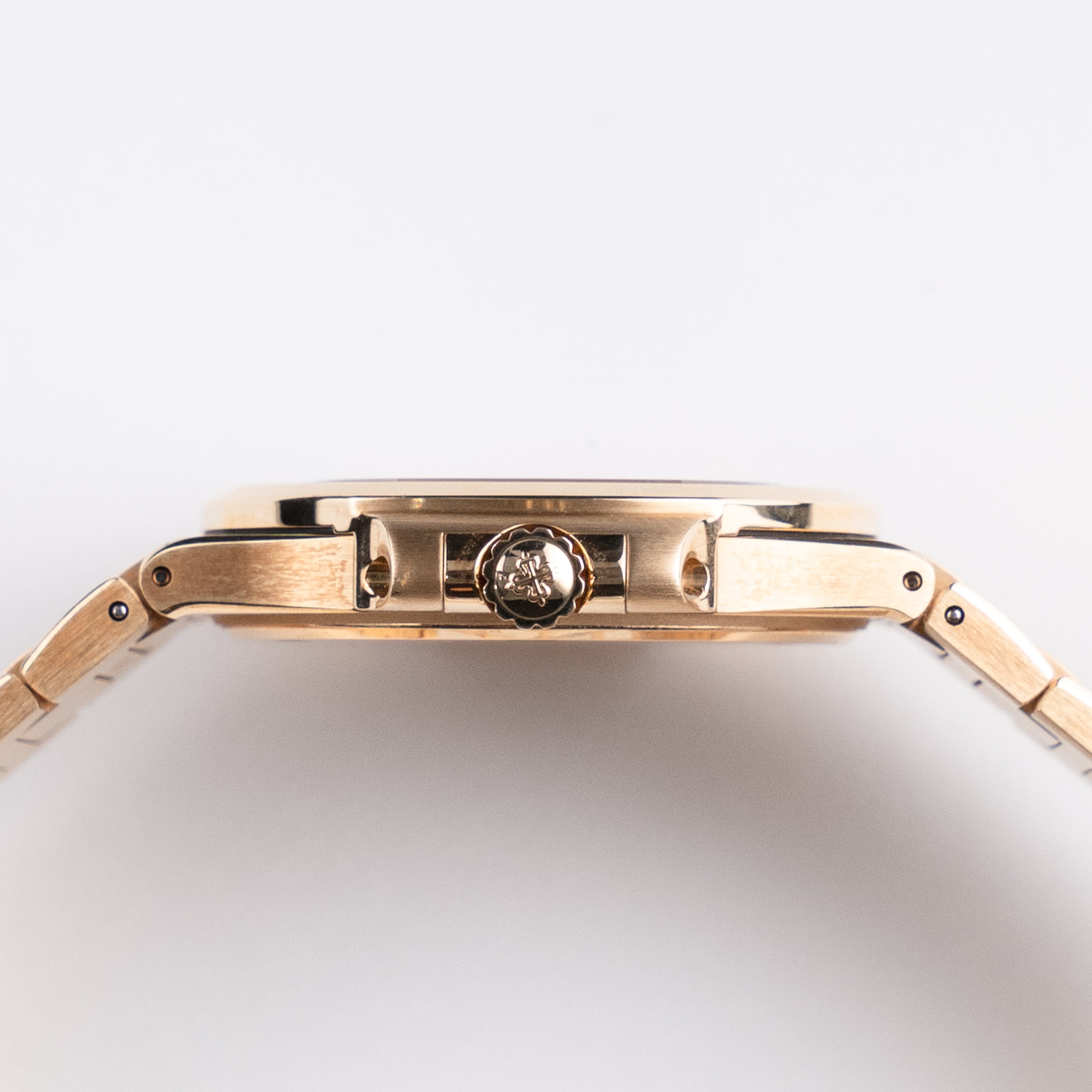 Patek Philippe Nautilus 7010/1R-011 'Ladies' Rose Gold Silver Dial Diamond Bezel Quartz (2019)