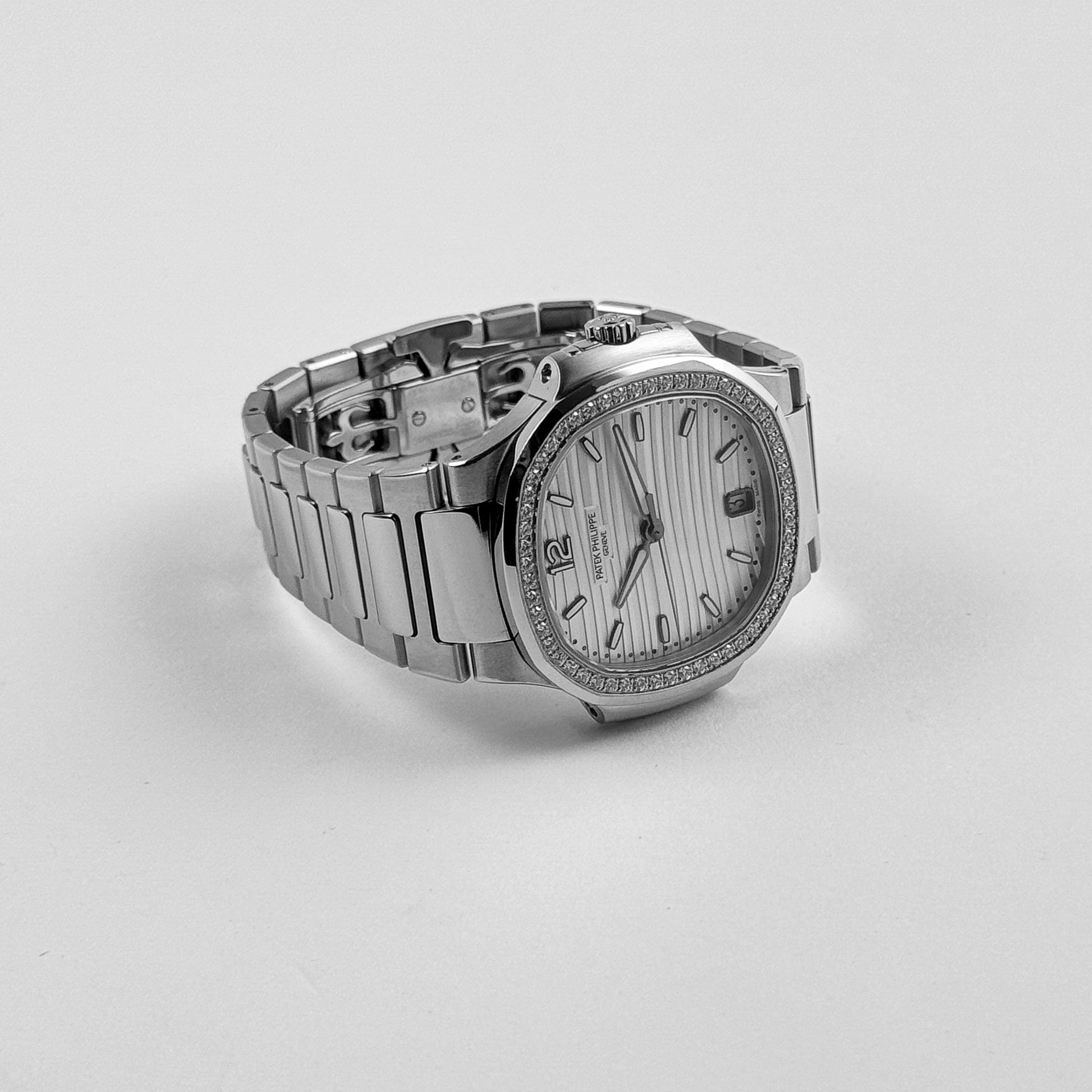 Patek Philippe Nautilus 7118/1200A-010 'Ladies' Stainless Steel Silver Dial Diamond Bezel (2022)