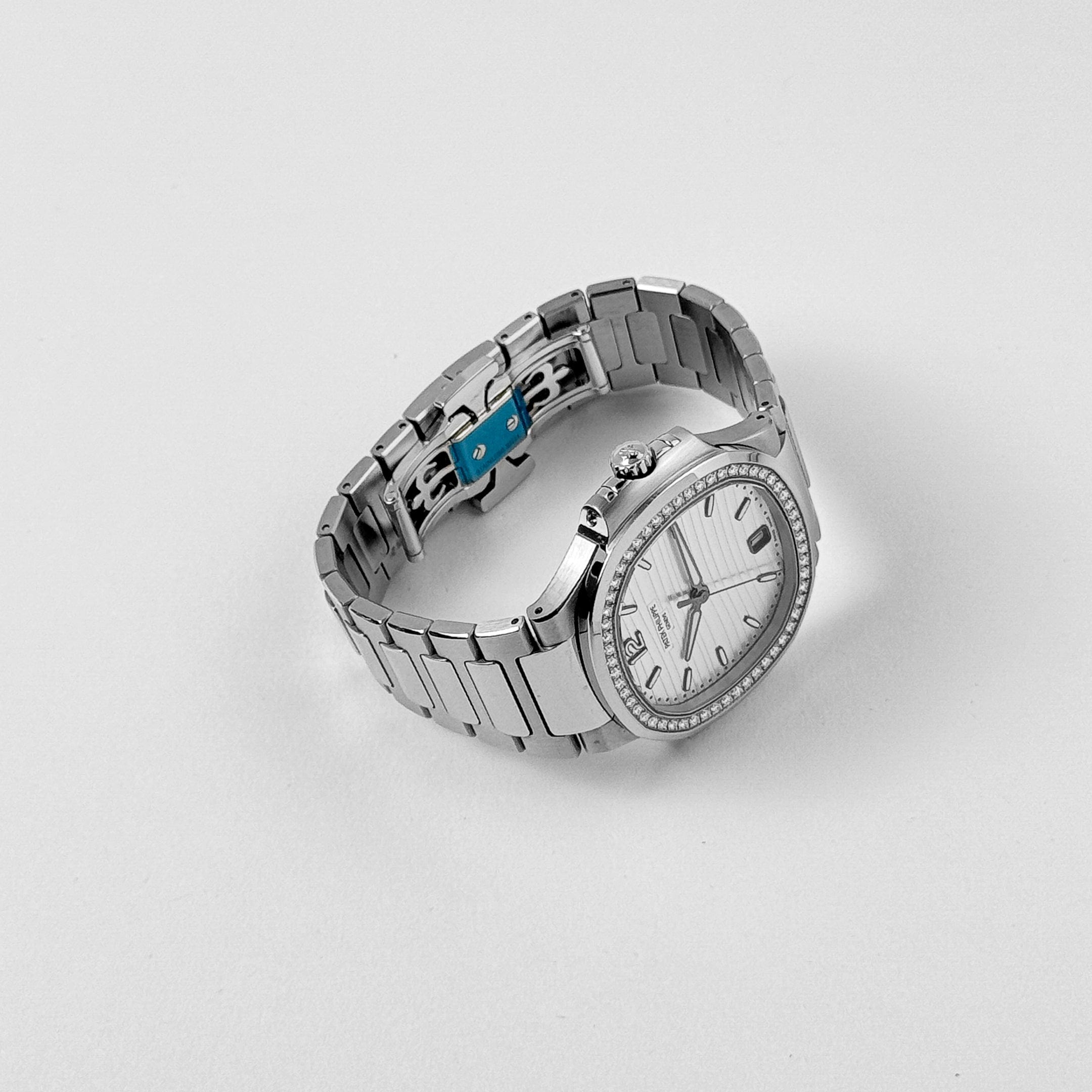 Patek Philippe Nautilus 7118/1200A-010 'Ladies' Stainless Steel Silver Dial Diamond Bezel (2024)