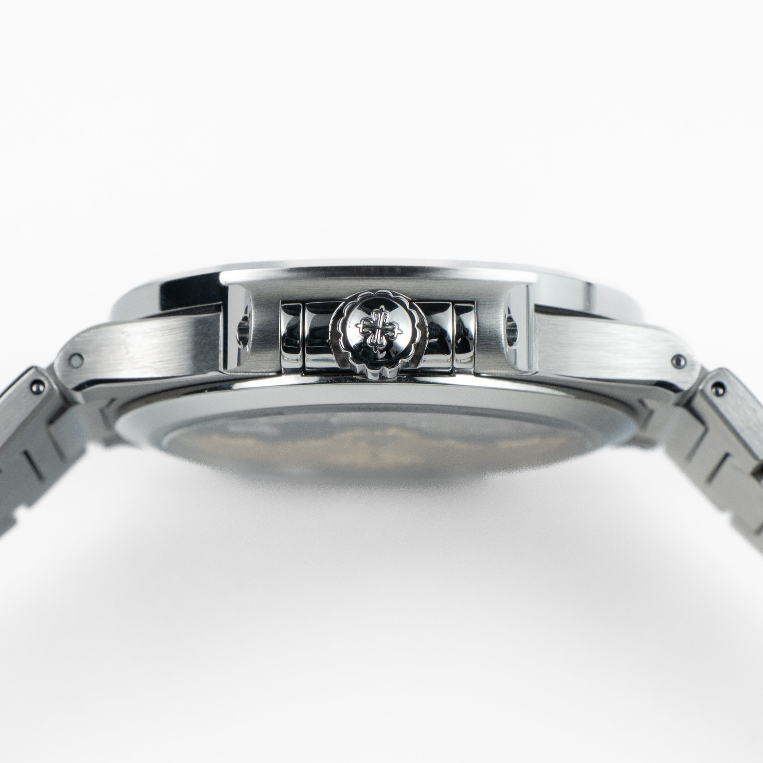 Patek Philippe Nautilus 7118/1200A-010 'Ladies' Stainless Steel Silver Dial Diamond Bezel (2024)