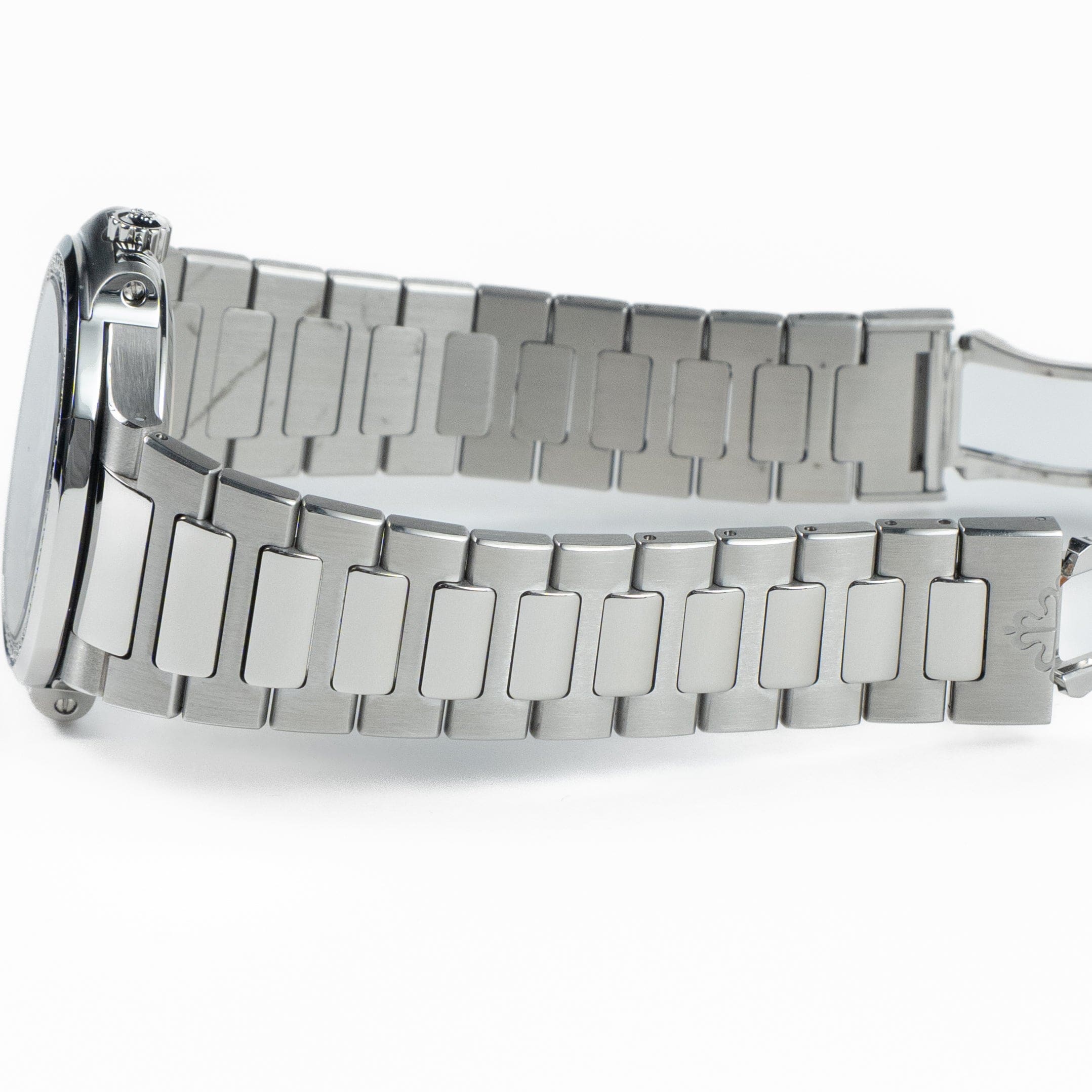 Patek Philippe Nautilus 7118/1200A-010 'Ladies' Stainless Steel Silver Dial Diamond Bezel (2024)