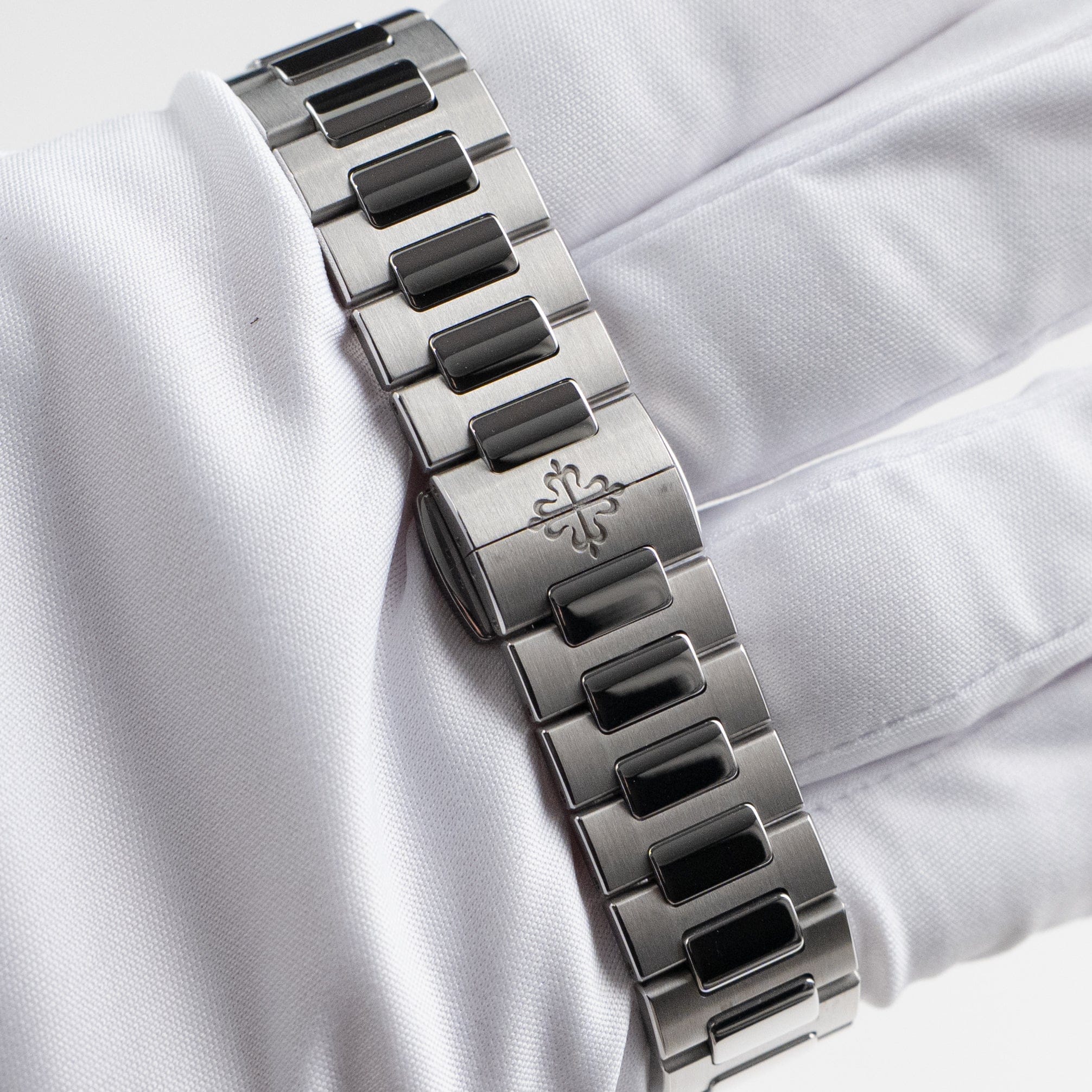 Patek Philippe Nautilus 7118/1A-001 'Ladies' Stainless Steel Blue Dial (2020)