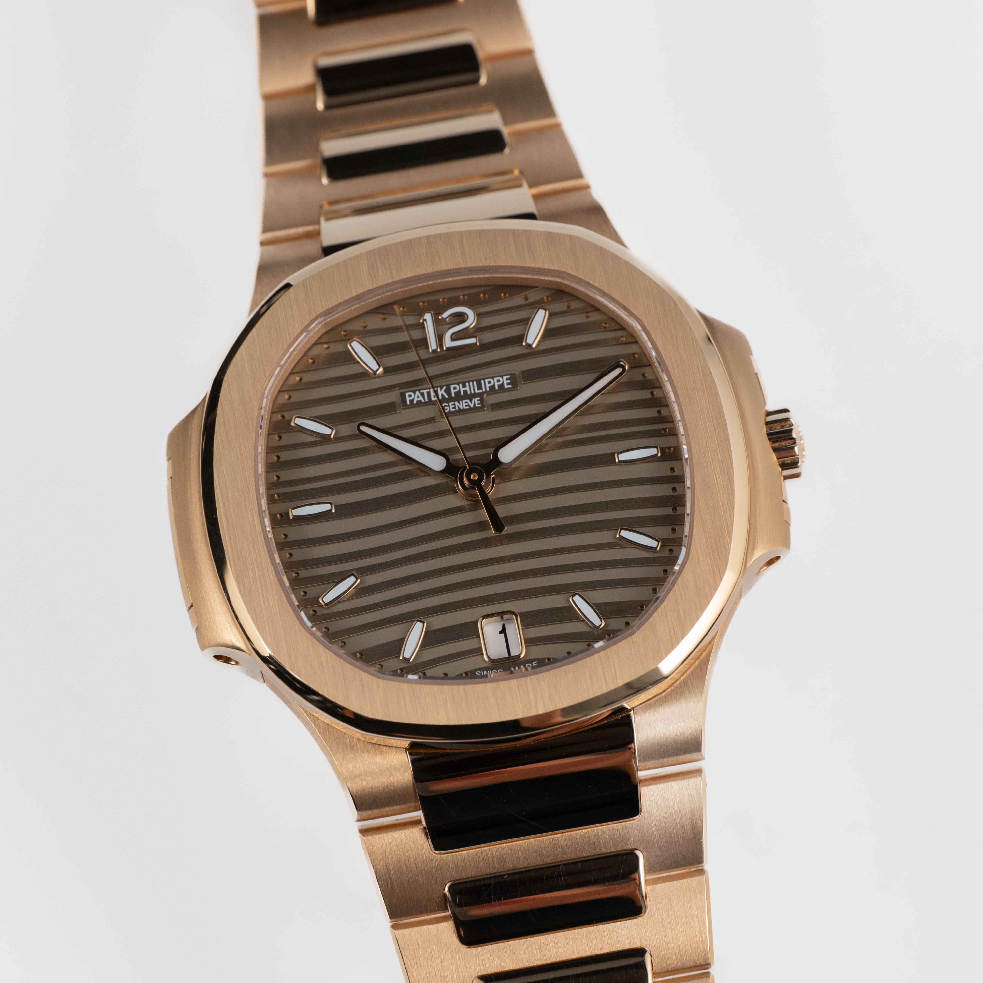Patek Philippe Nautilus 7118/1R-010 'Ladies' Rose Gold Champagne Golden Dial (2021)