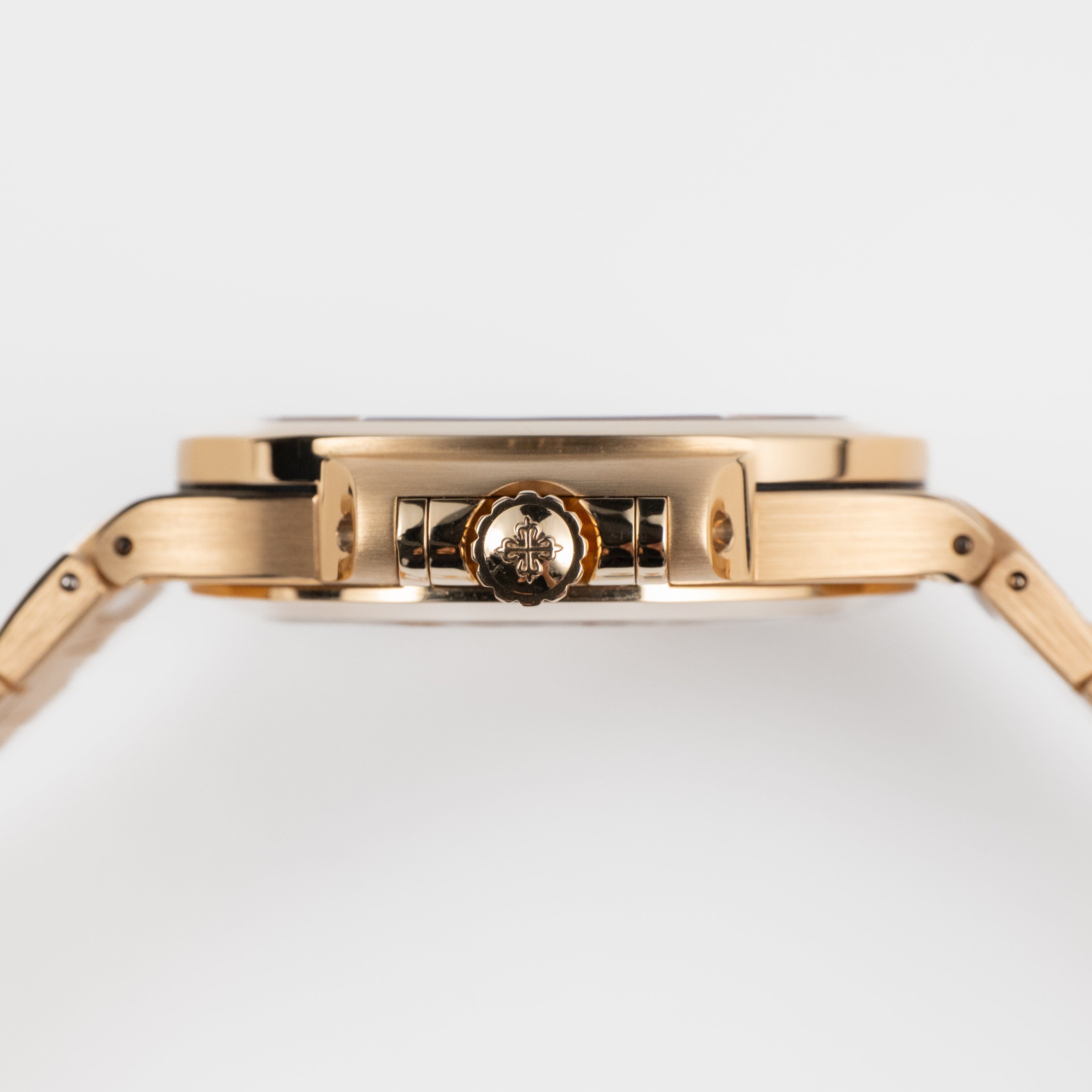 Patek Philippe Nautilus 7118/1R-010 'Ladies' Rose Gold Champagne Golden Dial (2021)