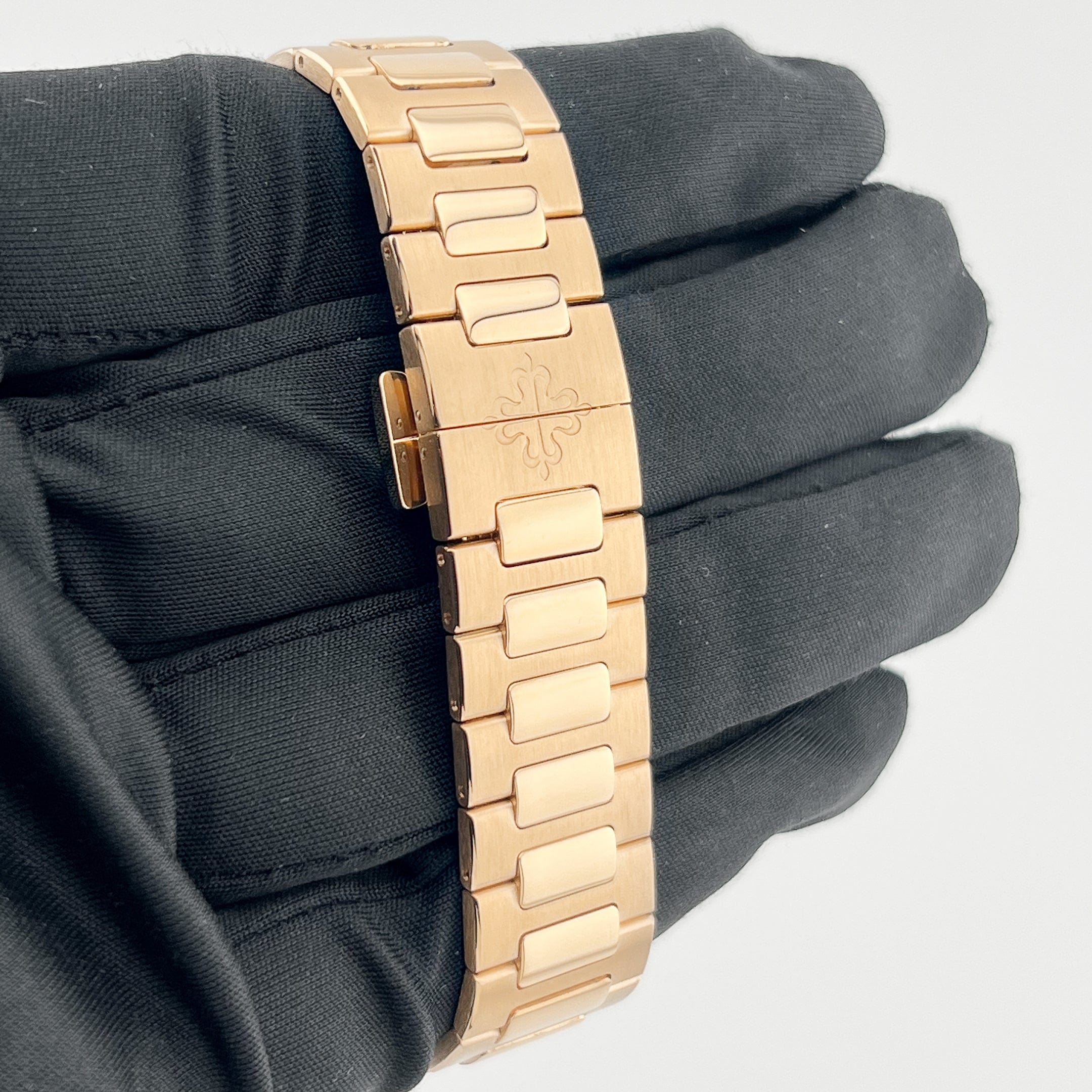 Patek Philippe Nautilus 7118/1R-010 Tiffany & Co. 'Ladies' Rose Gold Date (2022)