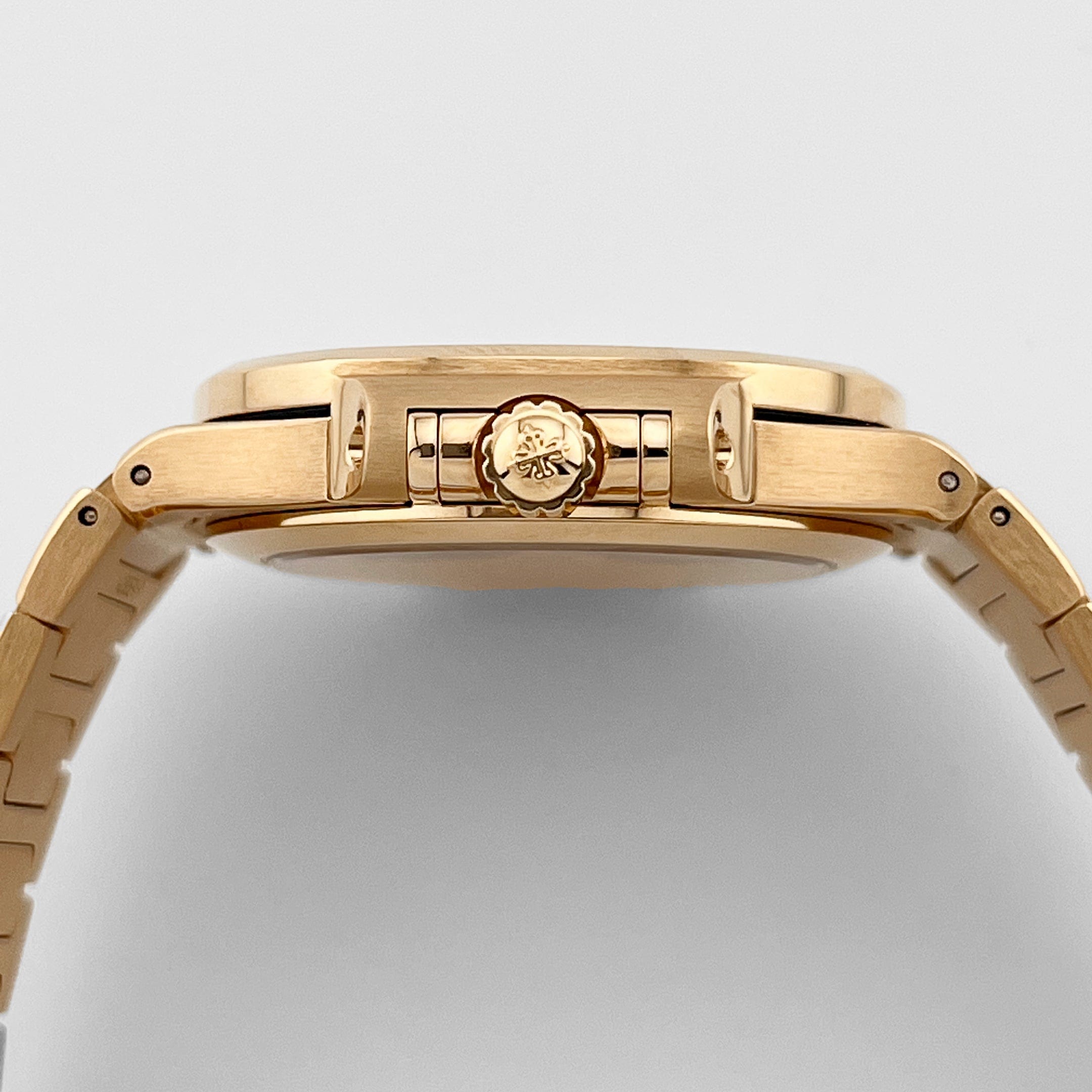 Patek Philippe Nautilus 7118/1R-010 Tiffany & Co. 'Ladies' Rose Gold Date (2022)