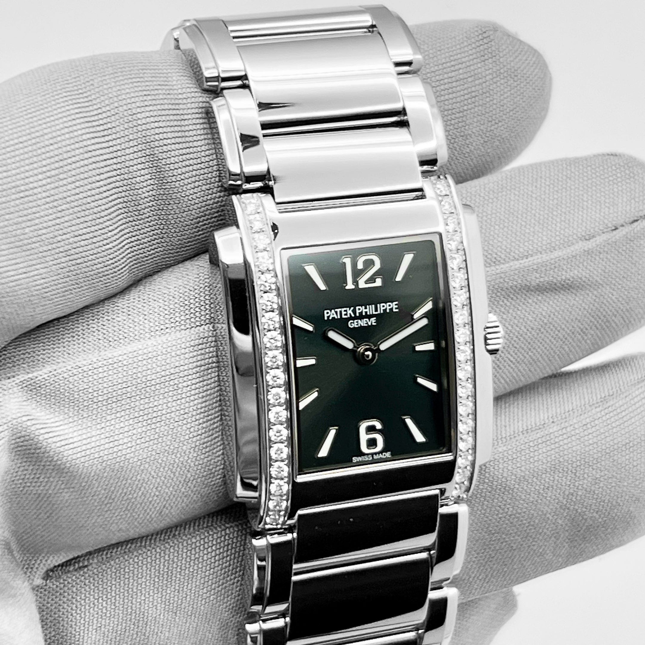 Patek Philippe Twenty-4 4910/1200A-011 'Ladies' Stainless Steel Green Diamond Dial Quartz (2025)