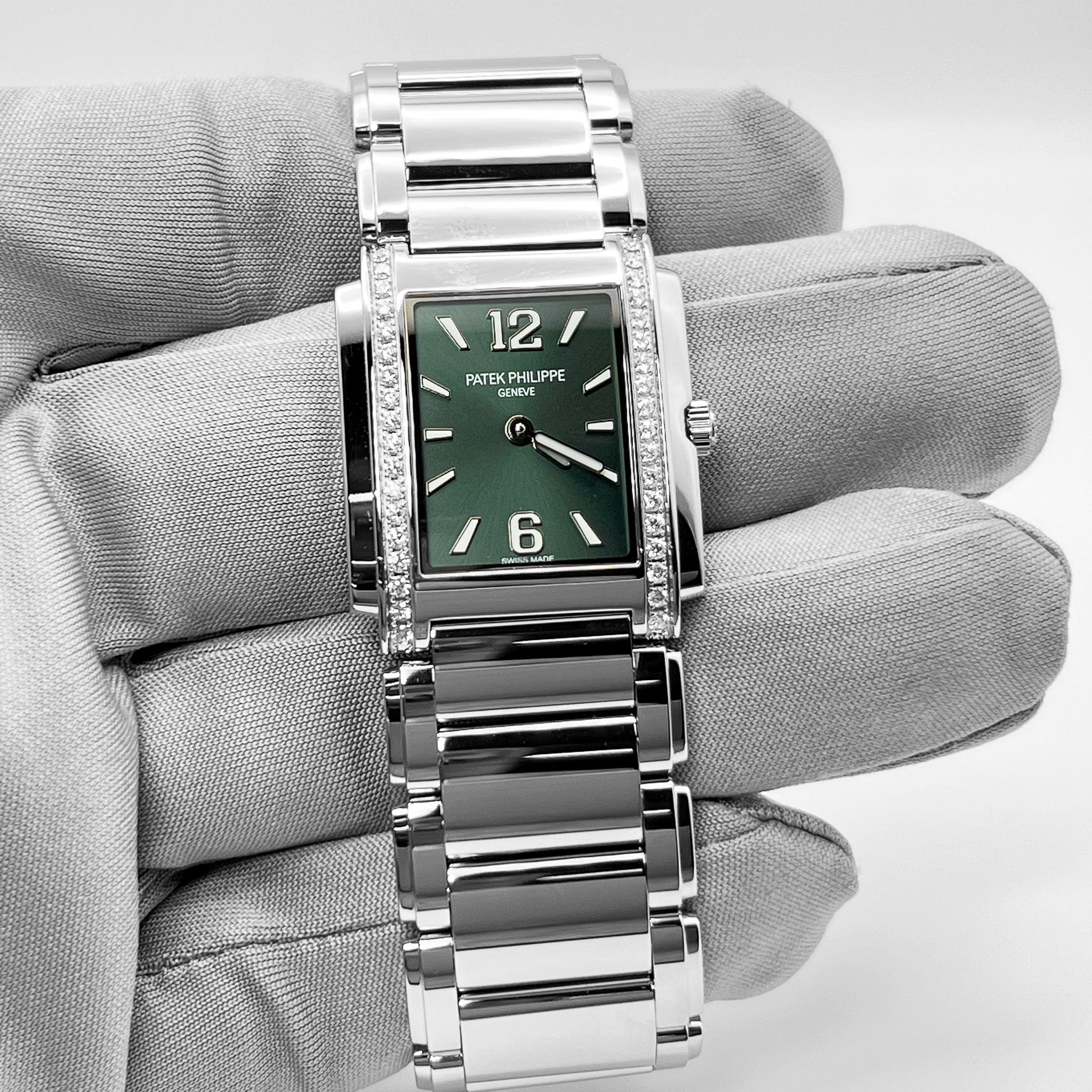 Patek Philippe Twenty-4 4910/1200A-011 'Ladies' Stainless Steel Green Diamond Dial Quartz (2025)