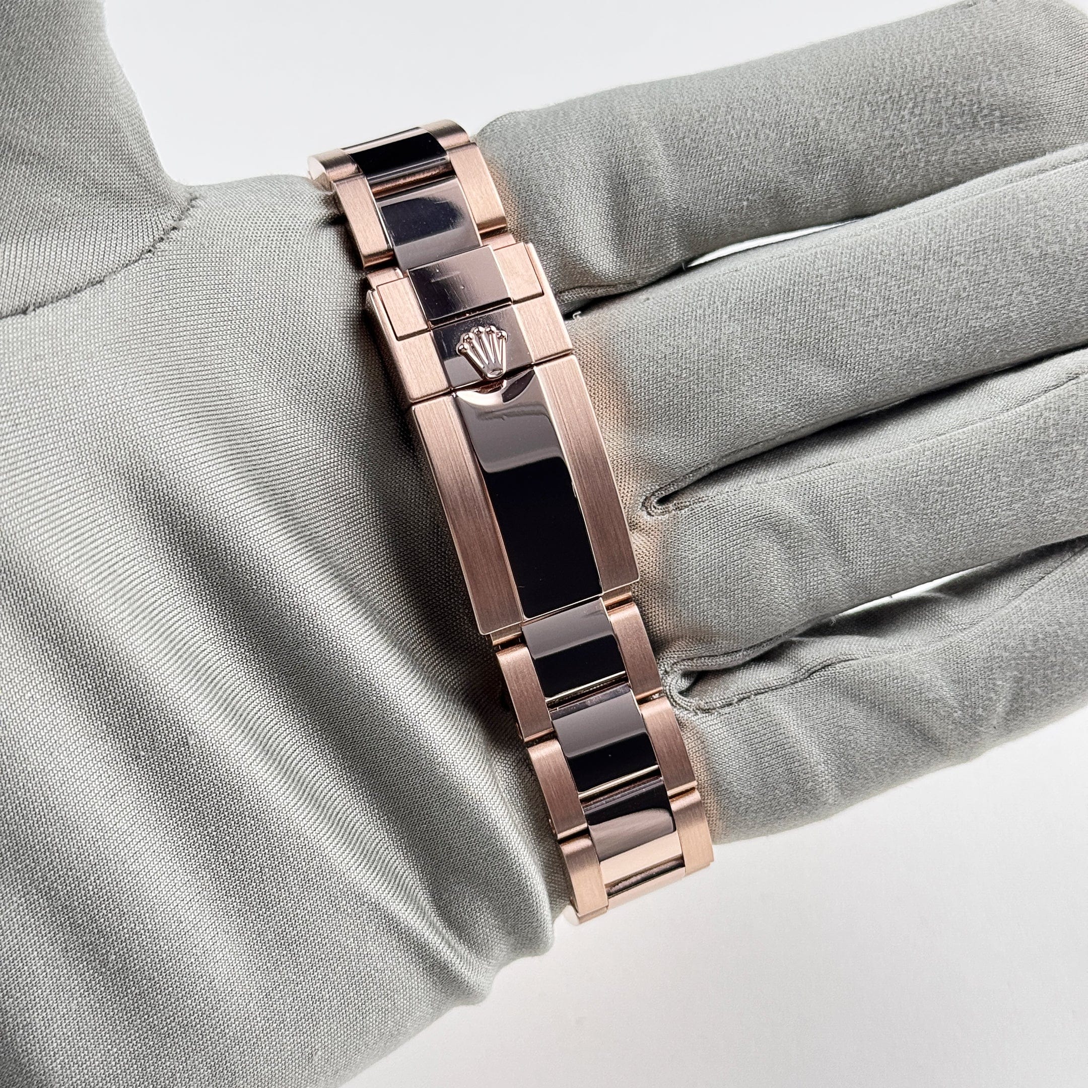 Rolex Cosmograph Daytona 126505 Rose Gold Bright Black and Sundust Dial (2023)