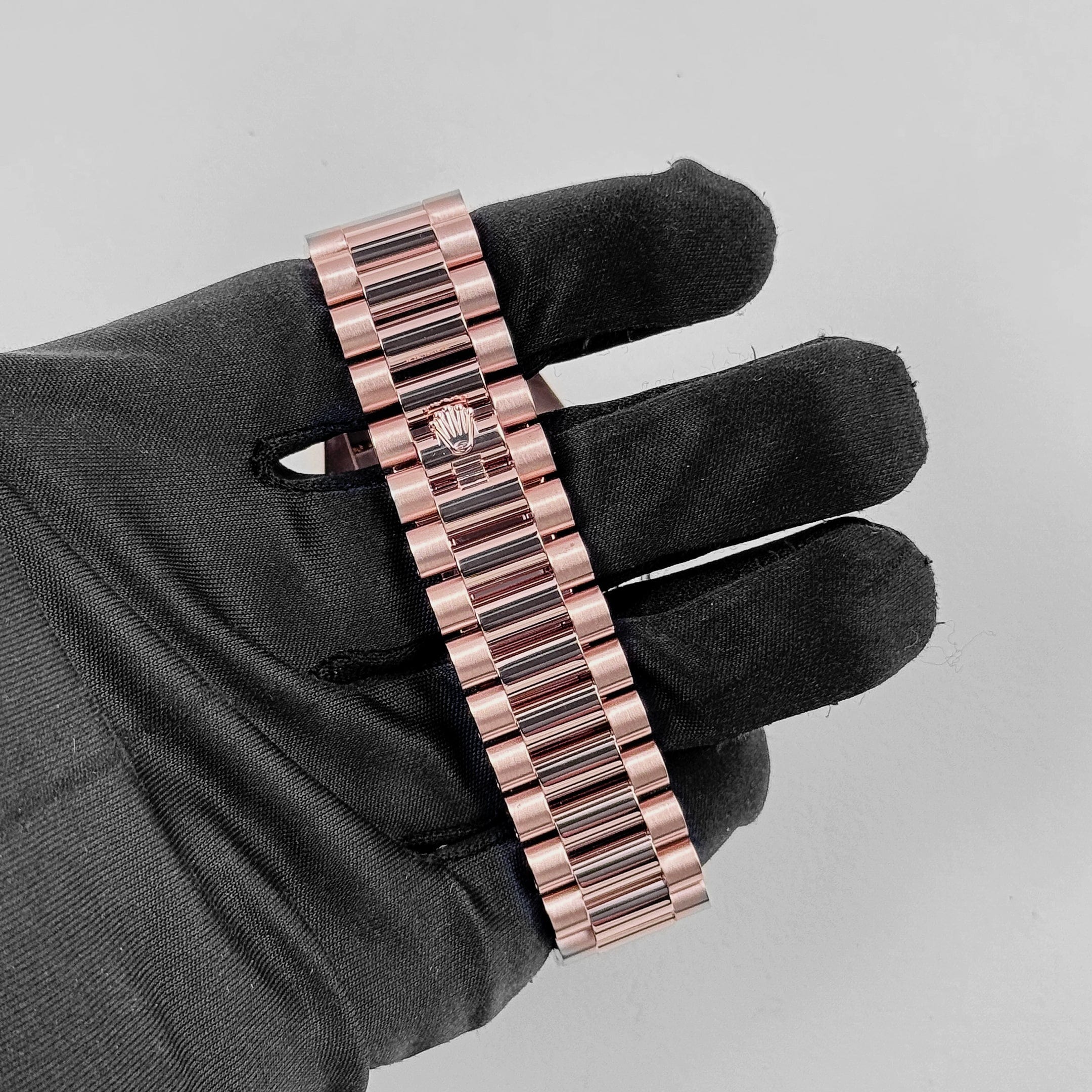 Rolex Day-Date 40 228235 Rose Gold Chocolate Roman Dial (2024)