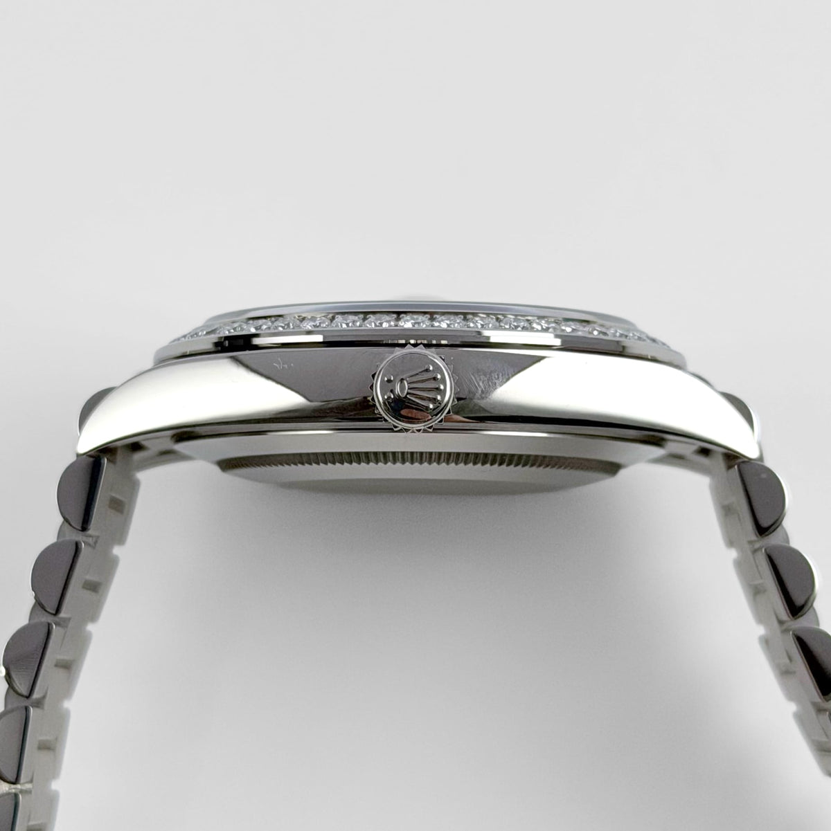 Rolex Day-Date 40 228349RBR White Gold Olive Green Dial Diamond Bezel