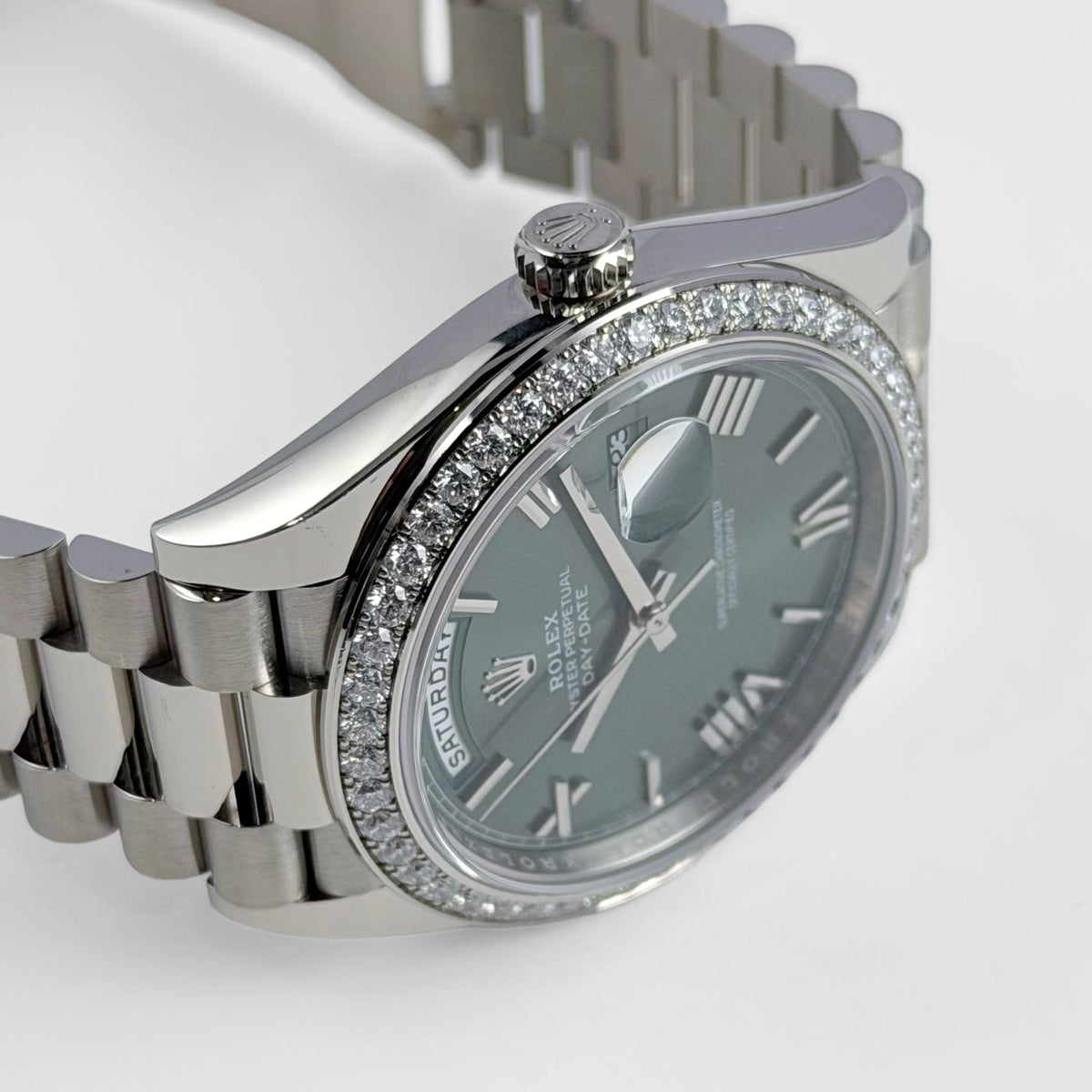 Rolex Day-Date 40 228349RBR White Gold Olive Green Dial Diamond Bezel