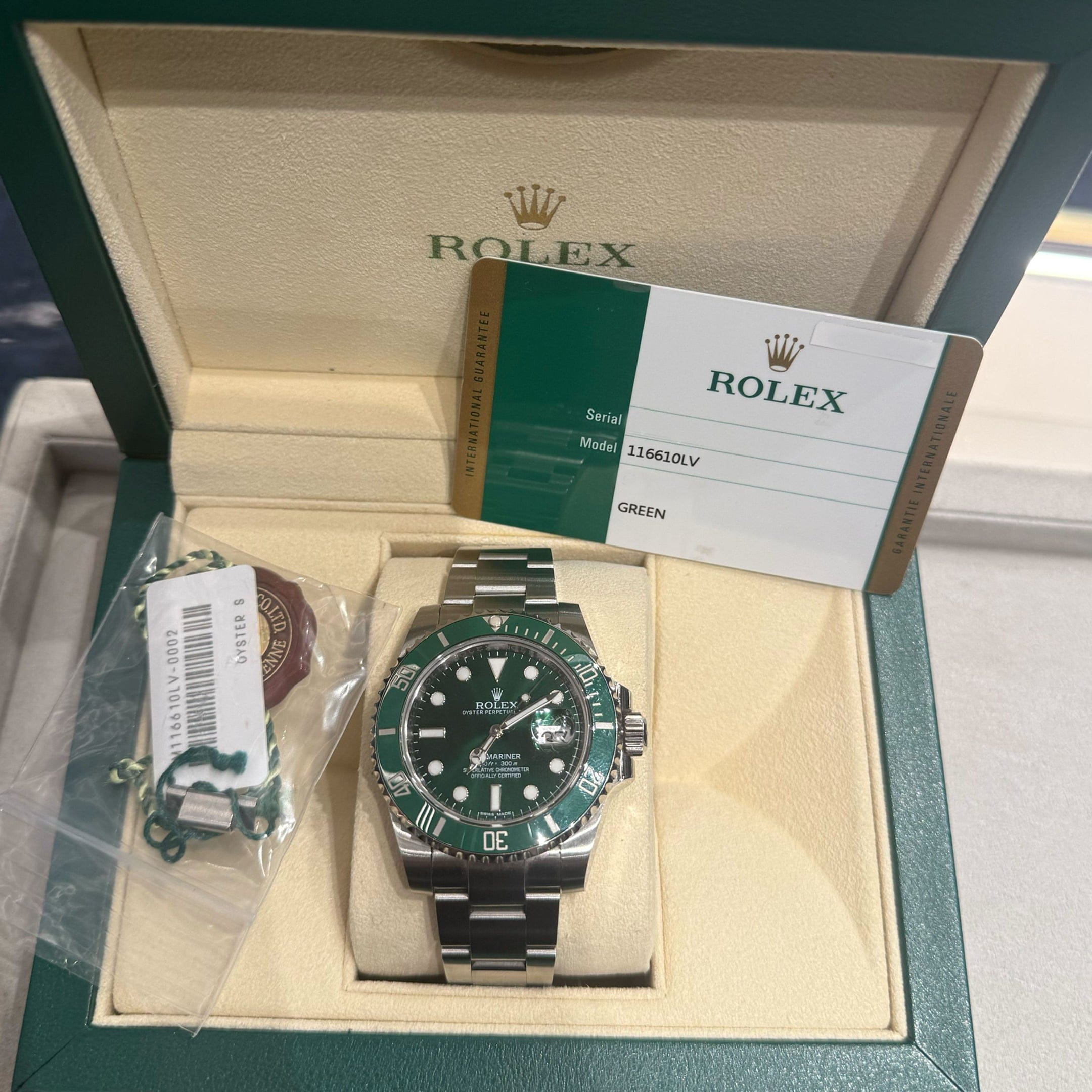 Rolex Submariner Date 116610LV 'Hulk' Stainless Steel Green Dial (2016)