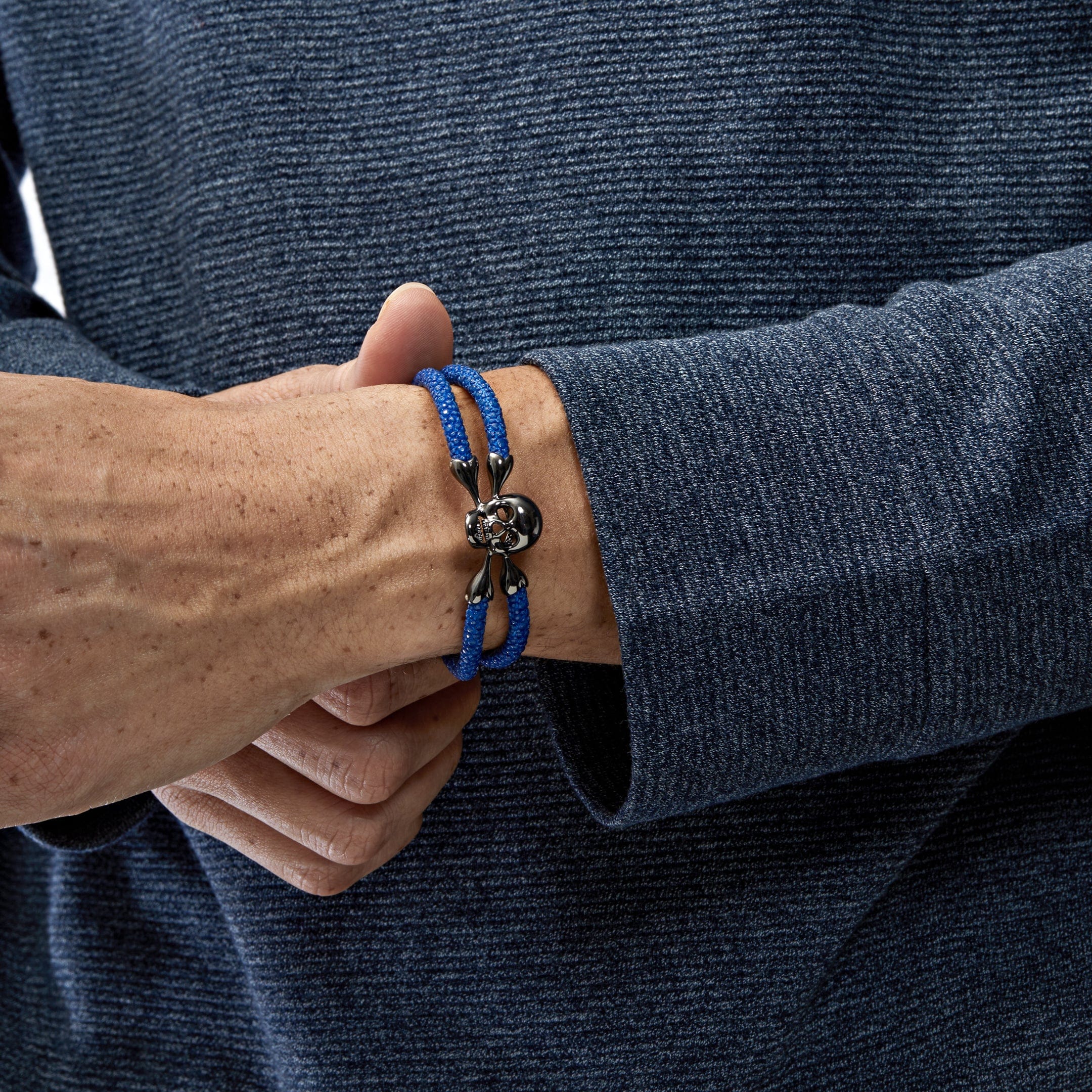 Skull & Crossbones Black Stingray Platinum Bracelet