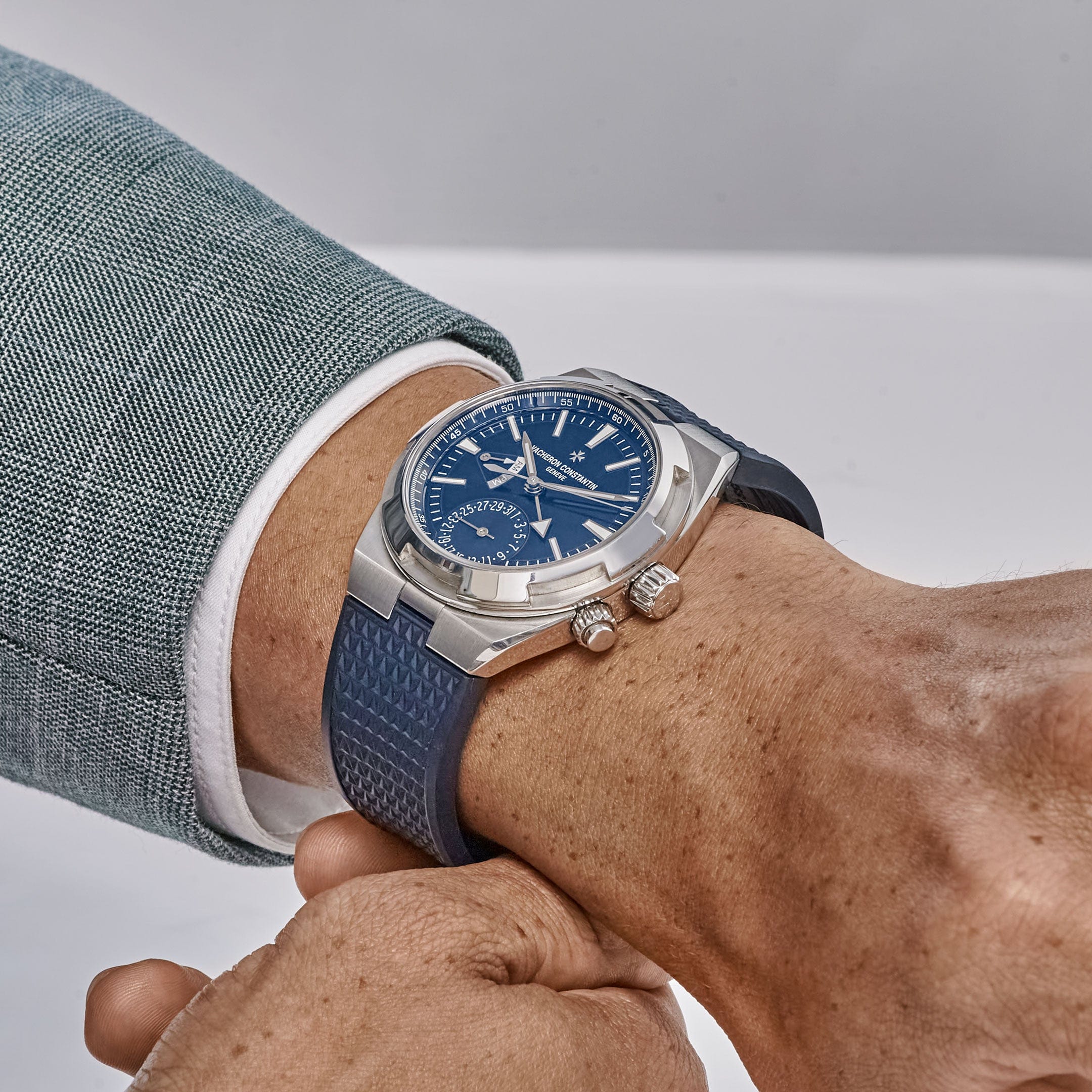 Vacheron Constantin Overseas Dual Time 7900V/110A-B334 Stainless Steel Blue Dial