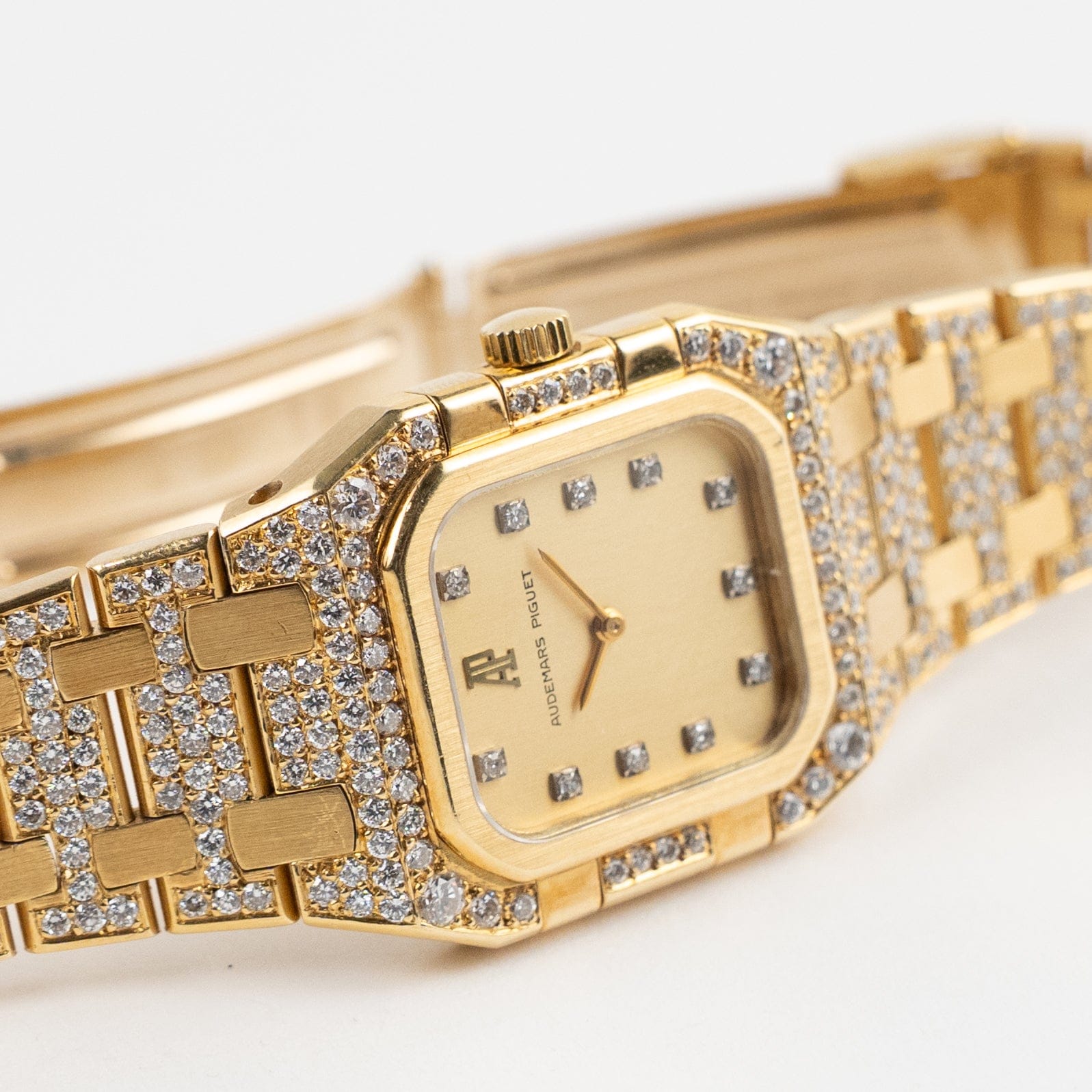 Audemars Piguet Rectangle MTA001433 Vintage 'Ladies' Yellow Gold Diamond-Set Quartz