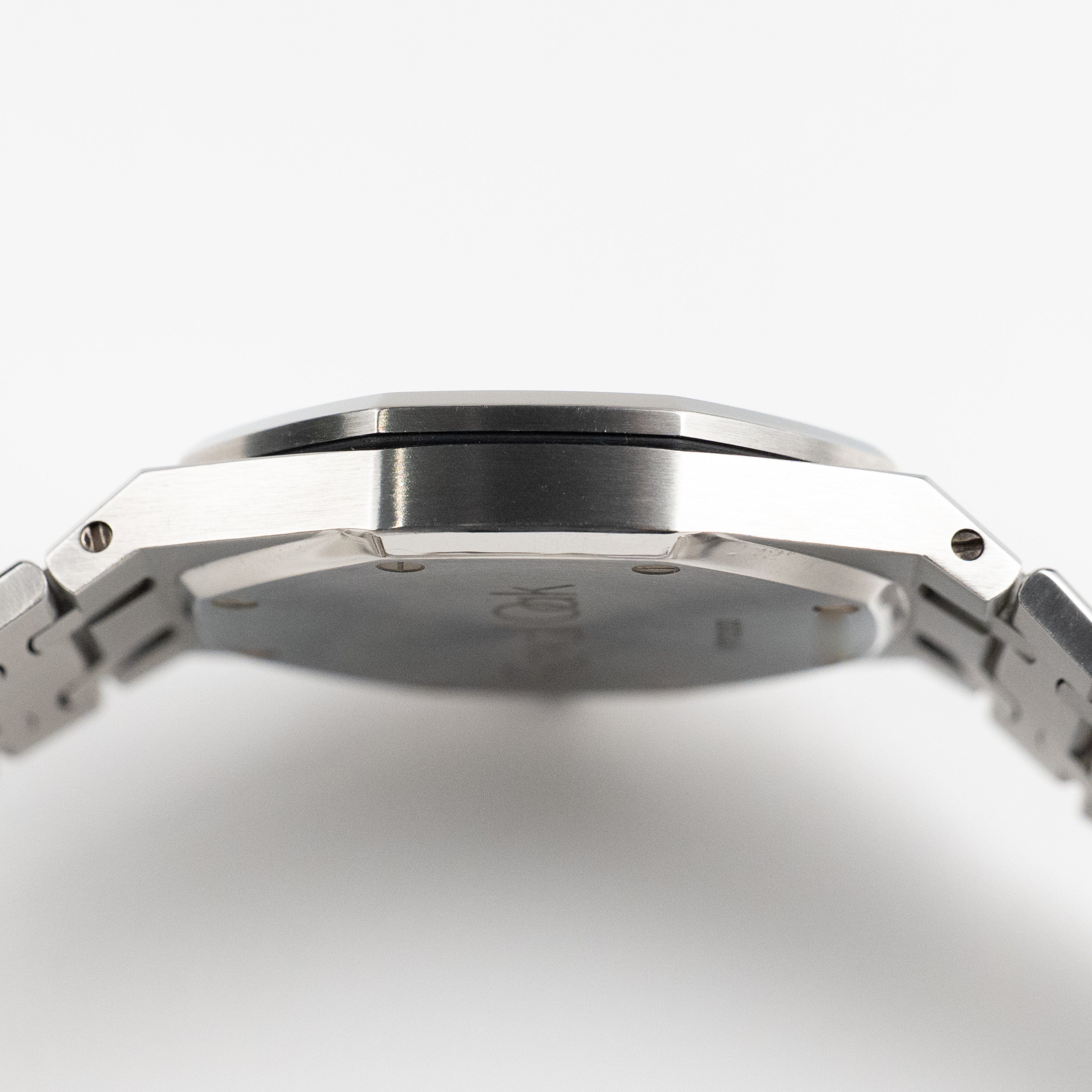 Audemars Piguet Royal Oak 14790ST.OO.0789ST.09.A Stainless Steel Blue Dial (2006)