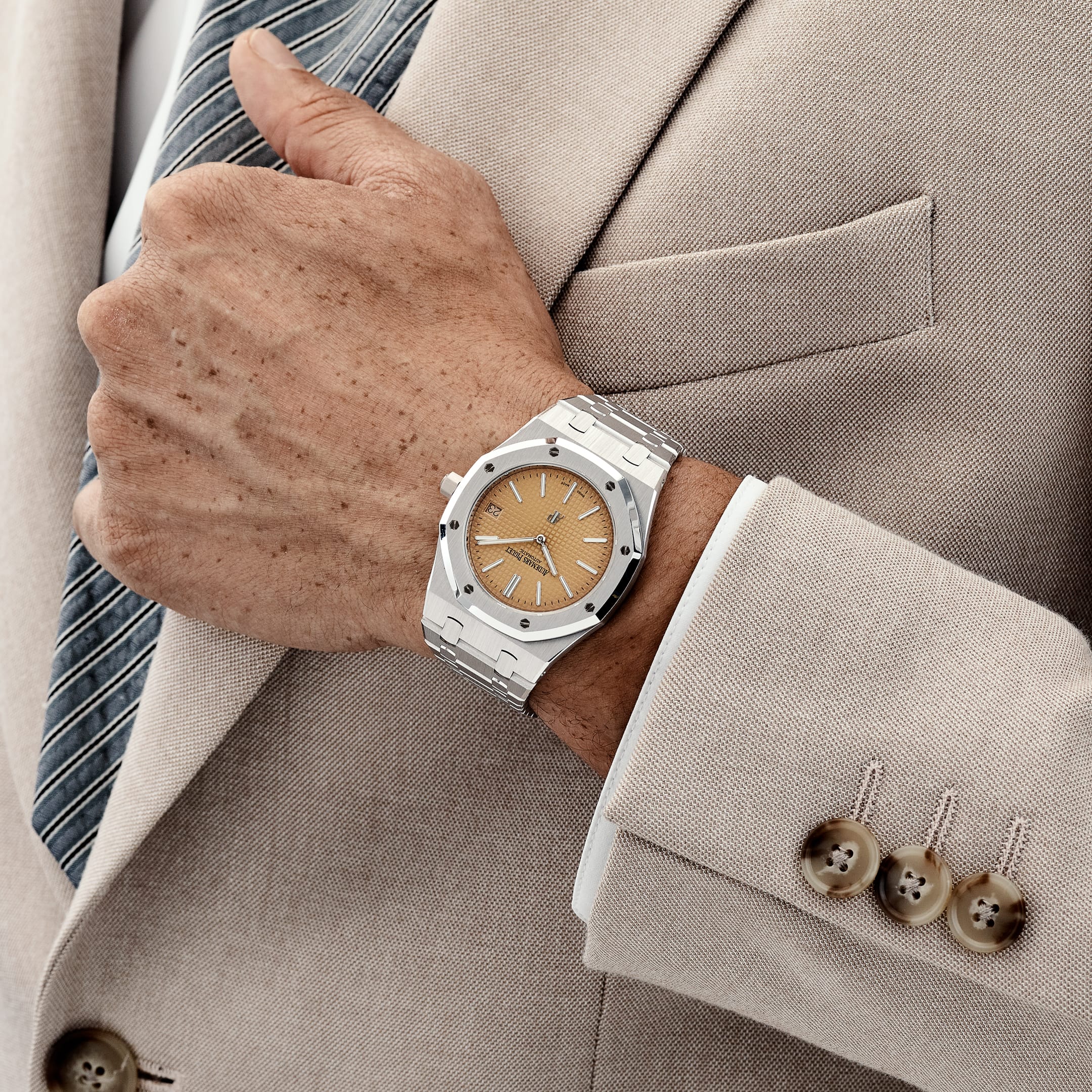Audemars Piguet Royal Oak 15202BC.OO.1240BC.01 'Jumbo' Extra-Thin