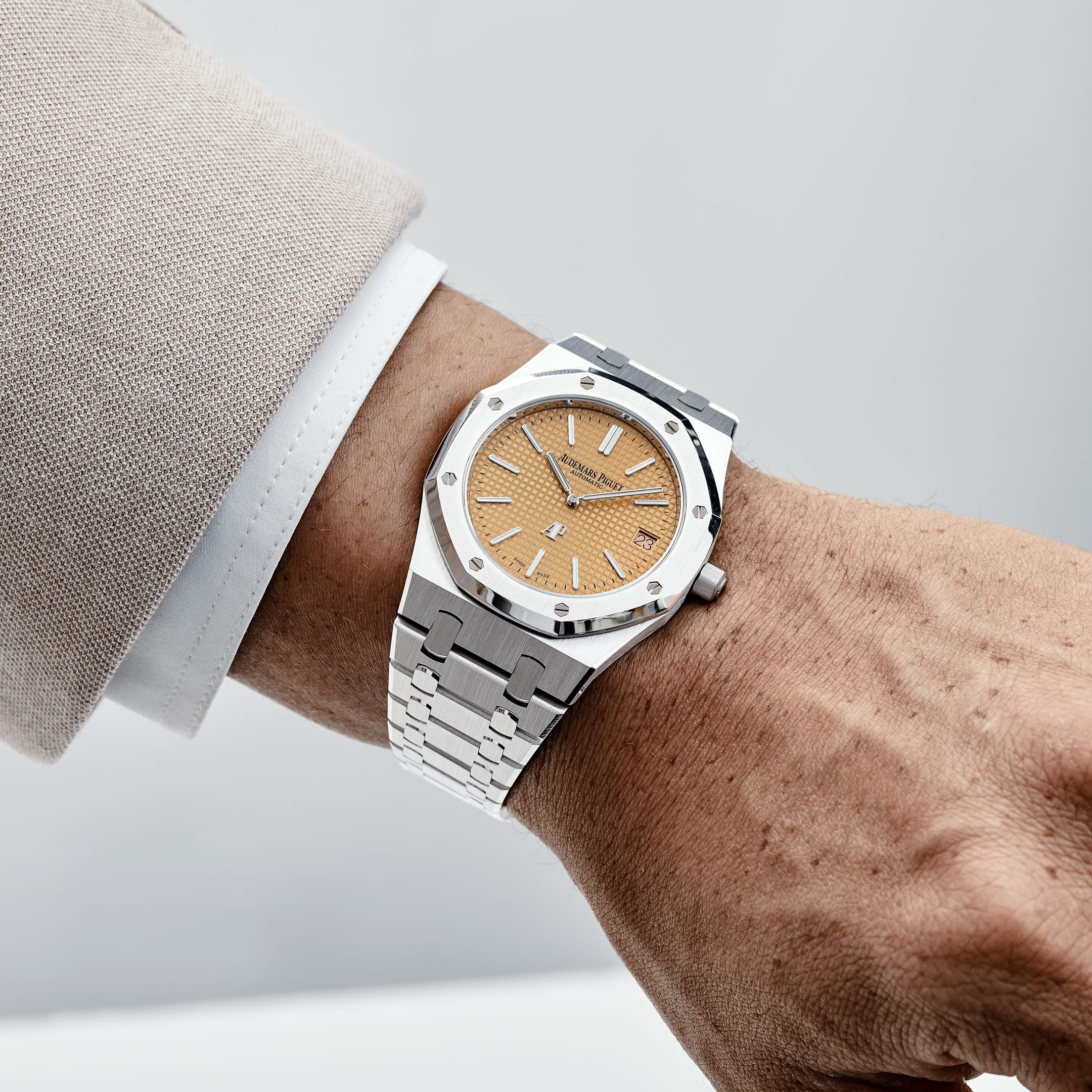 Audemars Piguet Royal Oak 15202BC.OO.1240BC.01 'Jumbo' Extra-Thin White Gold Salmon Dial (2019)