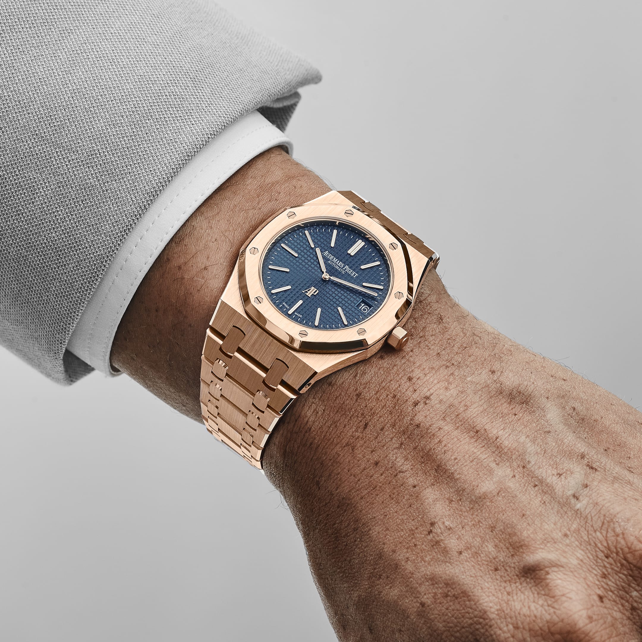 Audemars Piguet Royal Oak 15202OR.OO.1240OR.01 'Jumbo' Extra-Thin Rose Gold Blue Dial (2016)