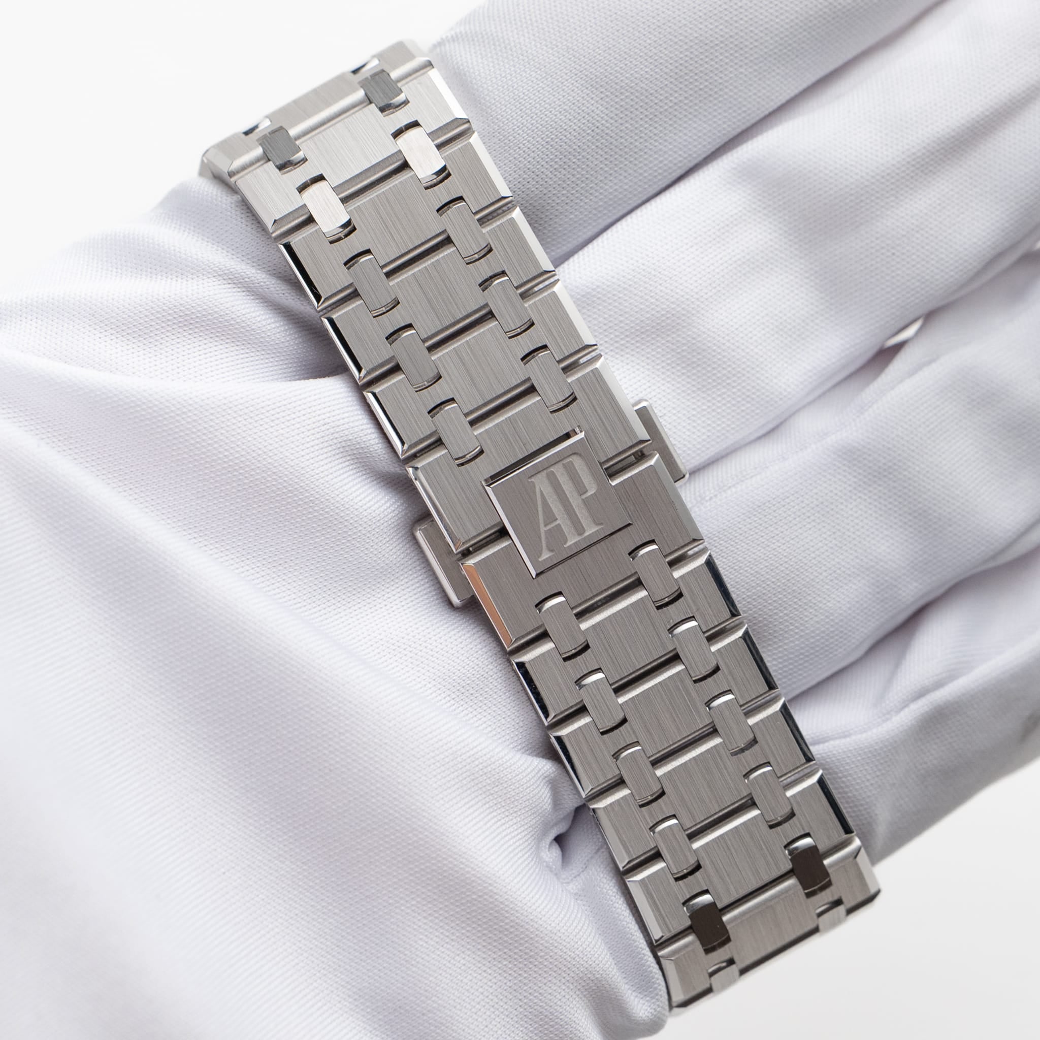 Audemars Piguet Royal Oak 15413BC.YY.1220BC.01 White Gold Rainbow Sapphires Bezel Diamond Dial Limited Edition of 10