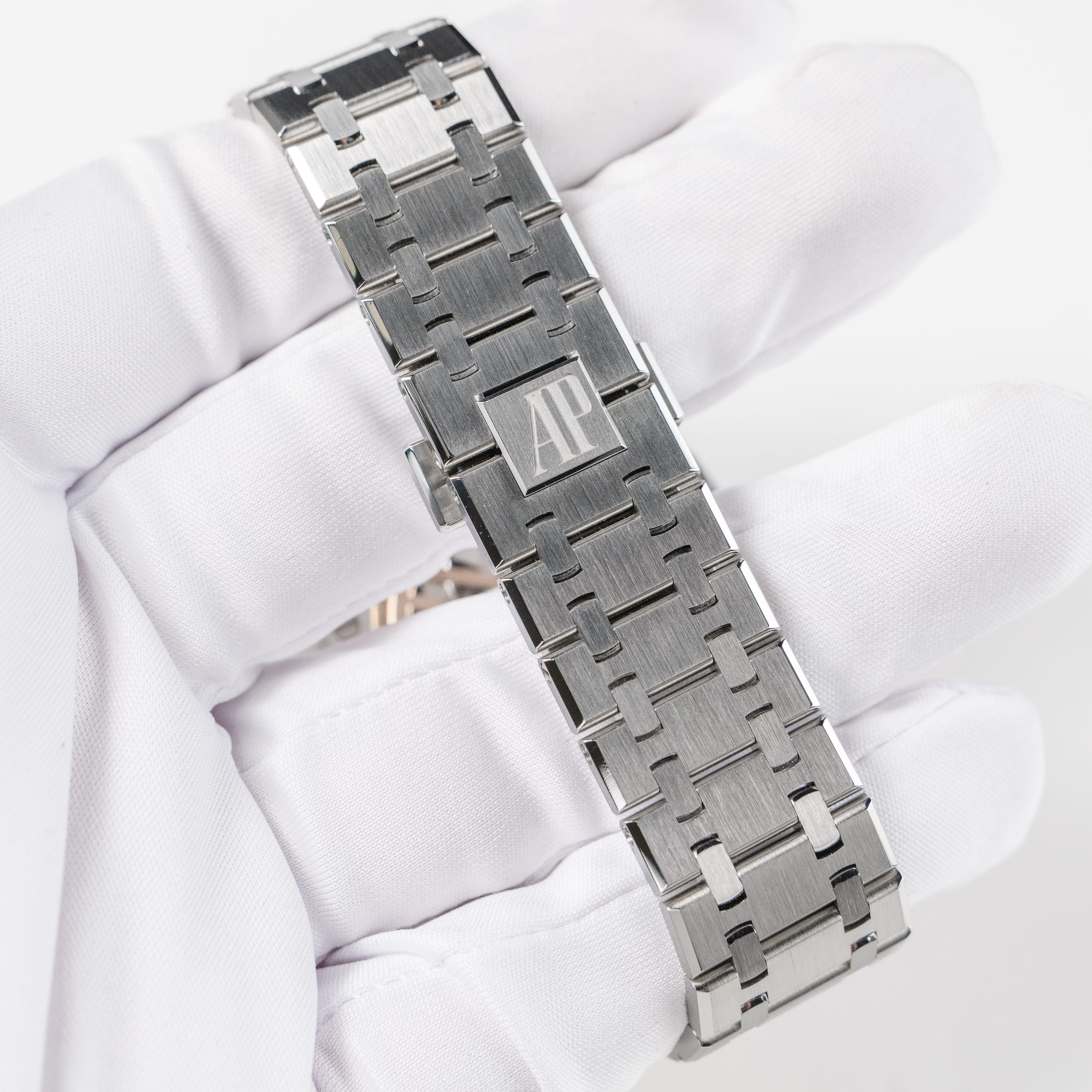 Audemars Piguet Royal Oak 15510ST.OO.1320ST.09 Stainless Steel Green Dial (2024)