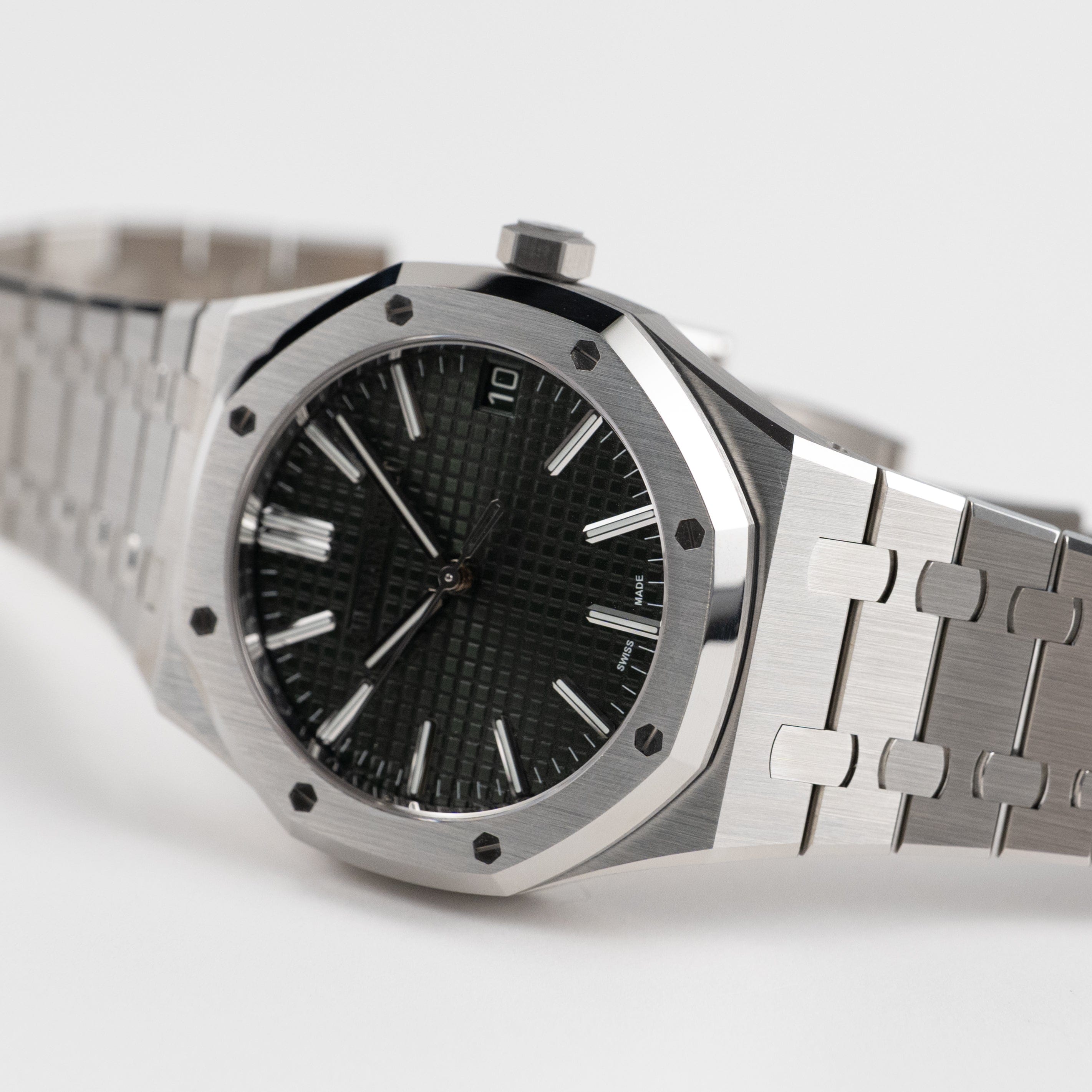 Audemars Piguet Royal Oak 15510ST.OO.1320ST.09 Stainless Steel Green Dial (2025)