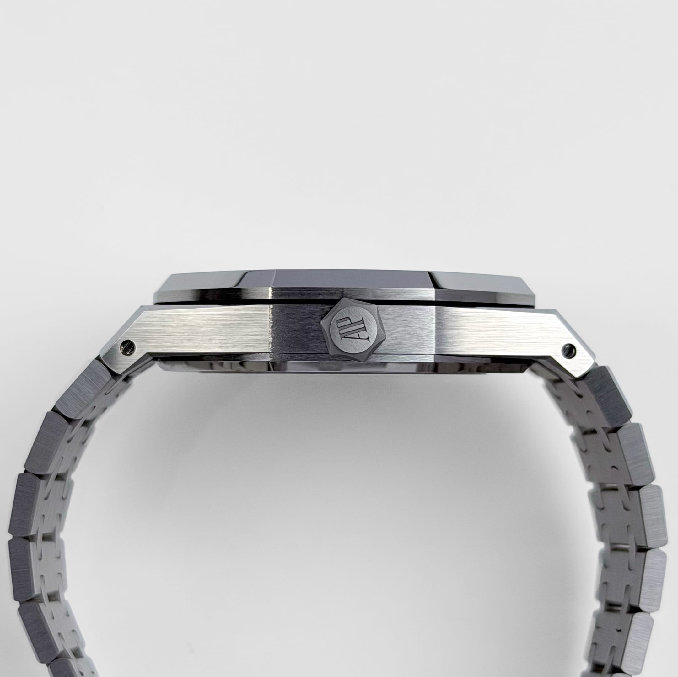 Audemars Piguet Royal Oak 15510ST.OO.1320ST.09 Stainless Steel Green Dial (2025)
