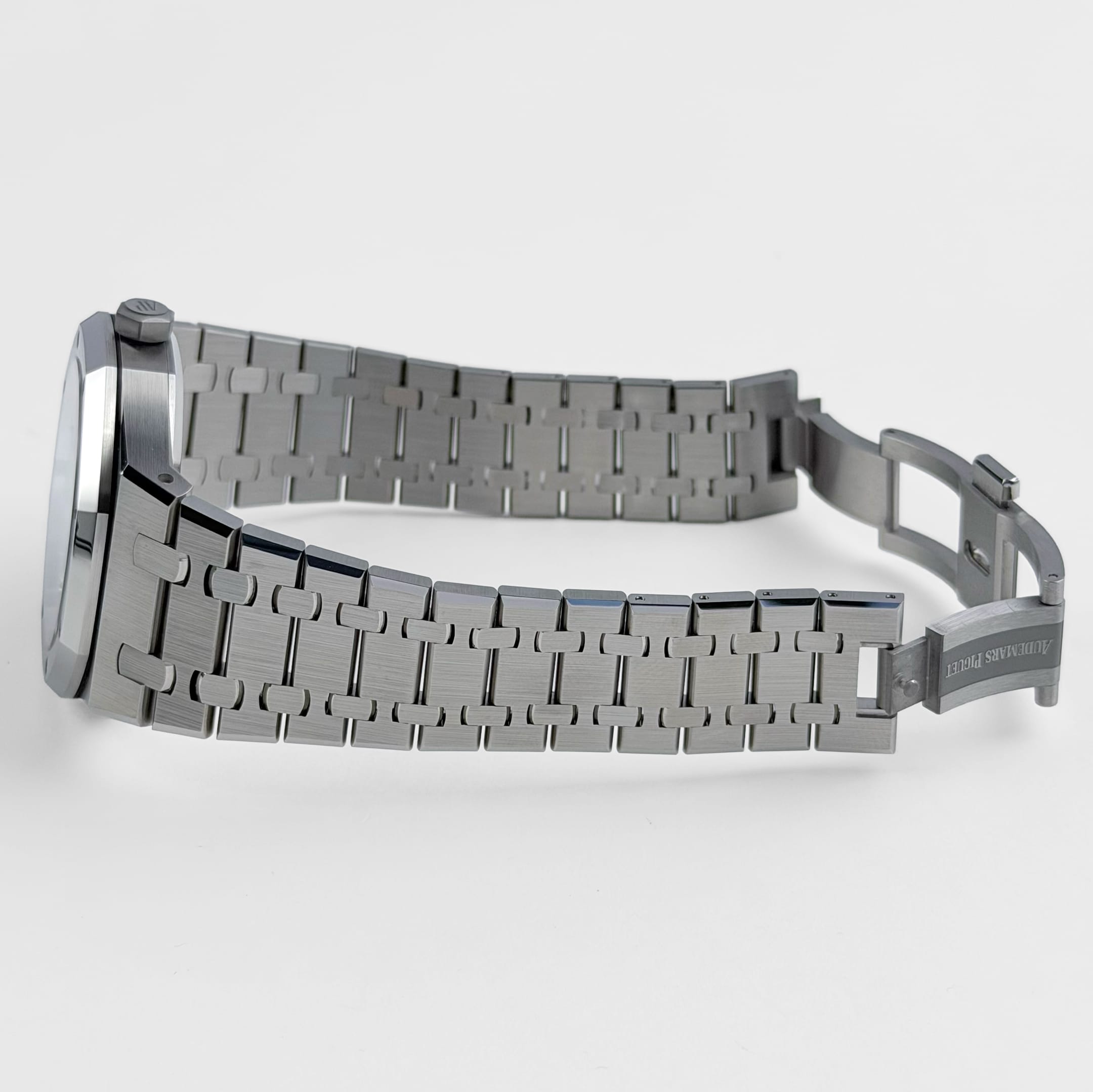 Audemars Piguet Royal Oak 15510ST.OO.1320ST.09 Stainless Steel Green Dial (2025)