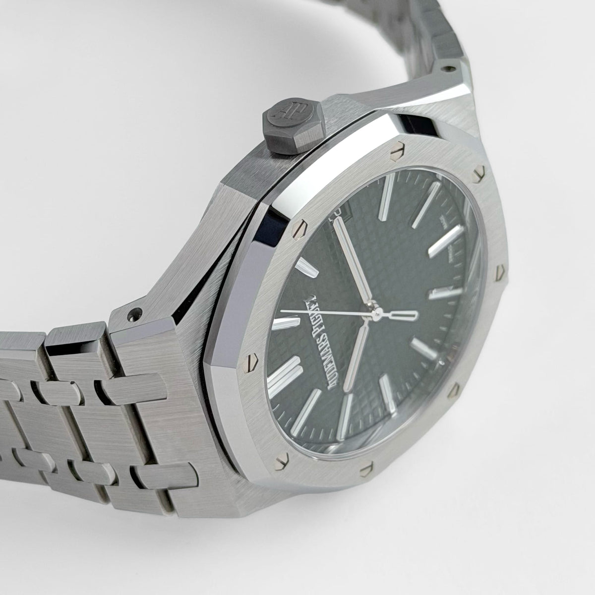 Audemars Piguet Royal Oak 15510ST.OO.1320ST.09 Stainless Steel Green Dial (2025)