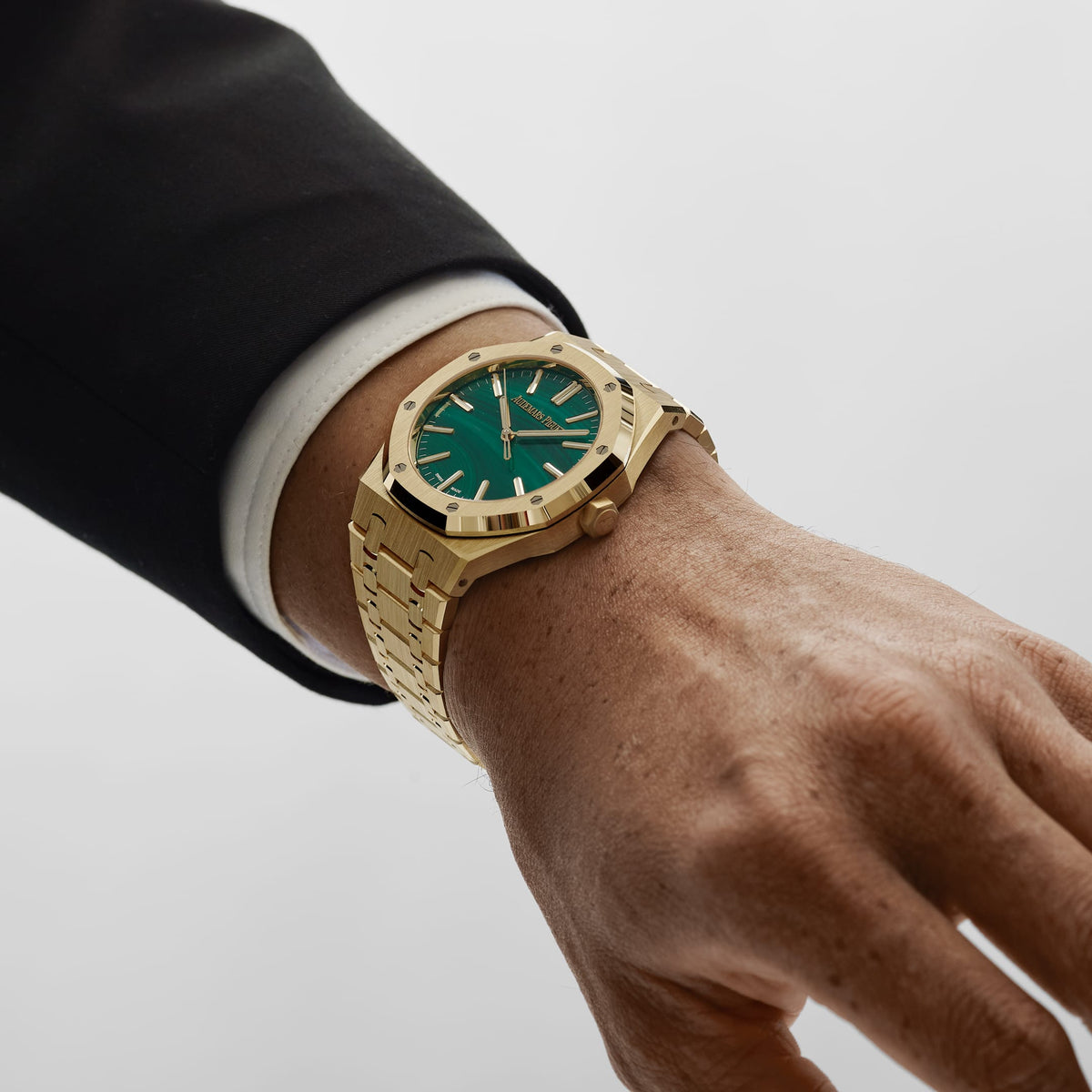 Audemars Piguet Royal Oak 15513BA.OO.1320BA.01 Yellow Gold Malachite Stone Dial (2026)