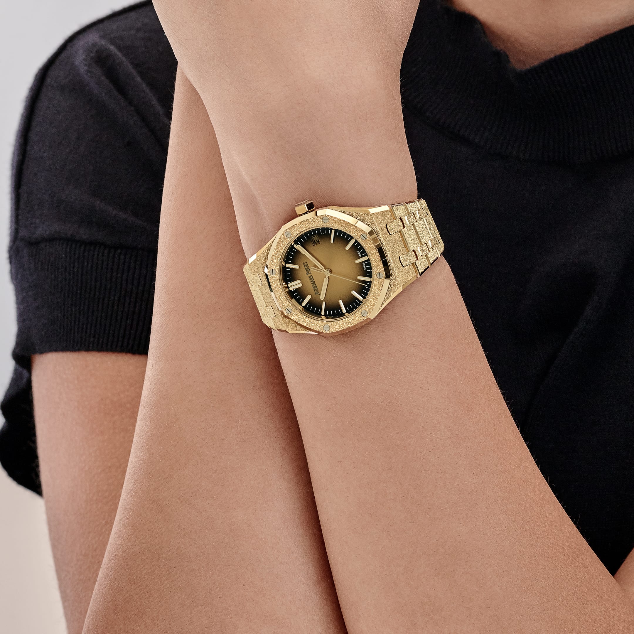 Audemars Piguet Royal Oak 15550BA.GG.1356BA.01 Frosted Yellow Gold Smoked Yellow Dial