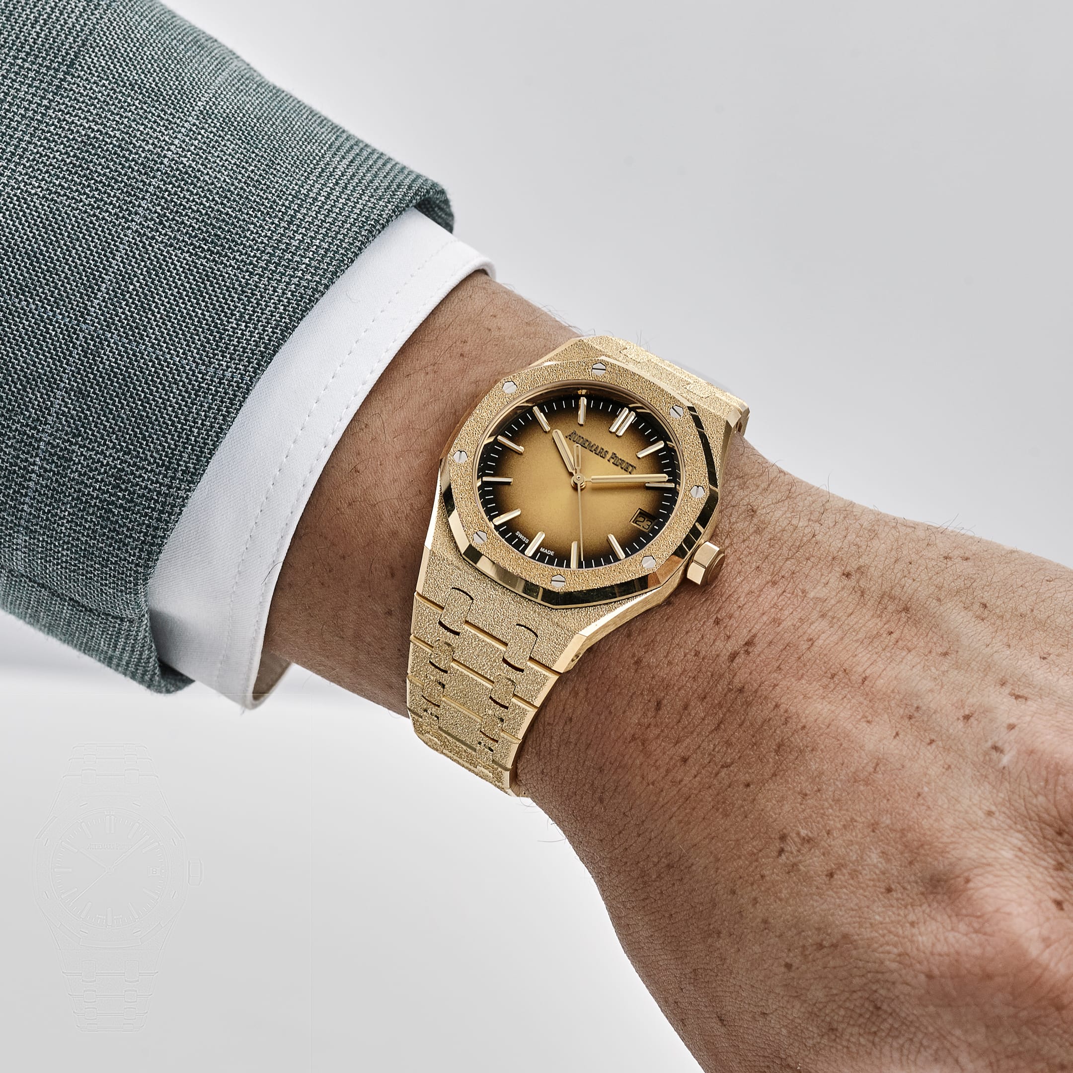 Audemars Piguet Royal Oak 15550BA.GG.1356BA.01 Frosted Yellow Gold Smoked Yellow Dial