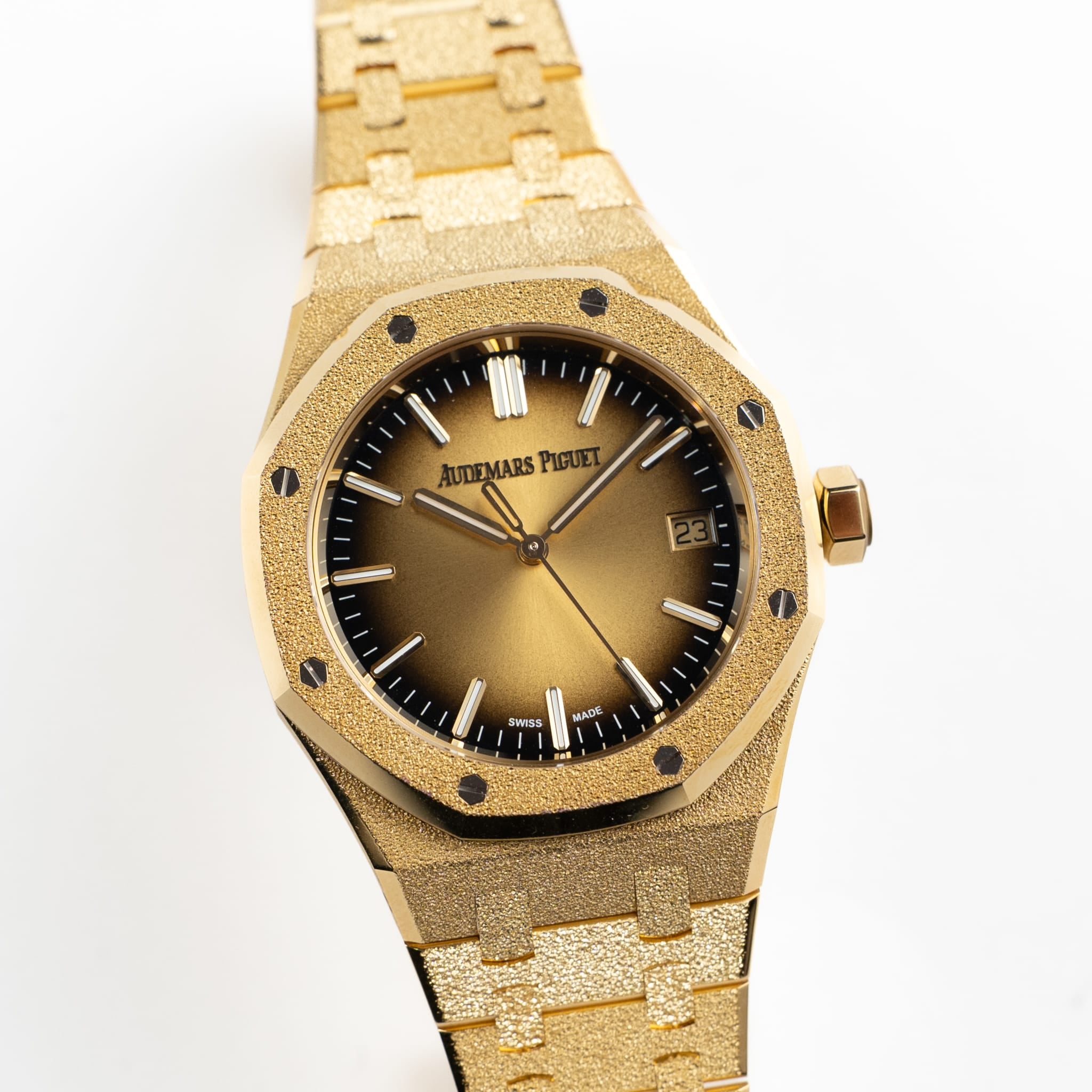 Audemars Piguet Royal Oak 15550BA.GG.1356BA.01 Frosted Yellow Gold Smoked Yellow Dial